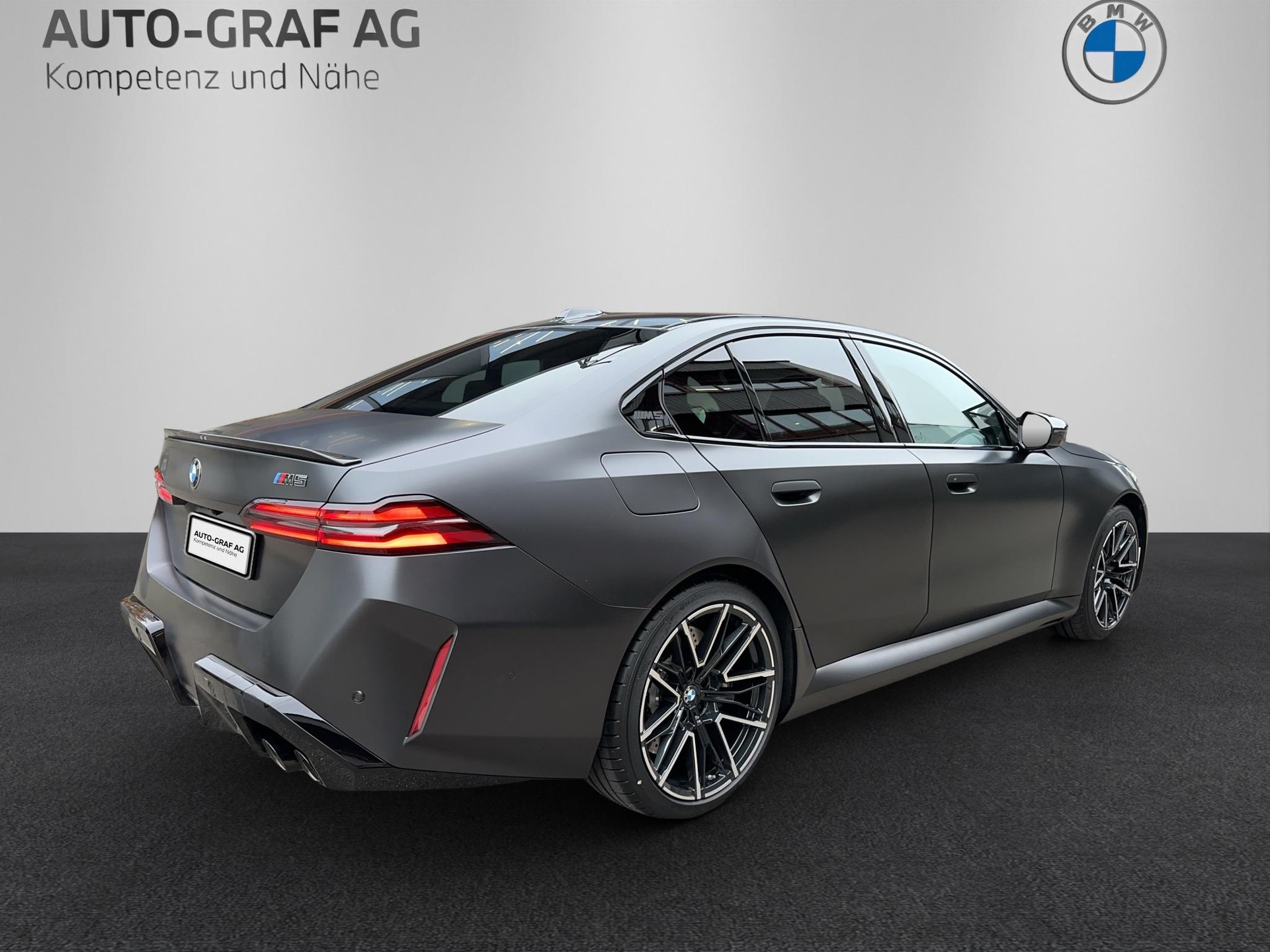 BMW M5 xDrive-image-4