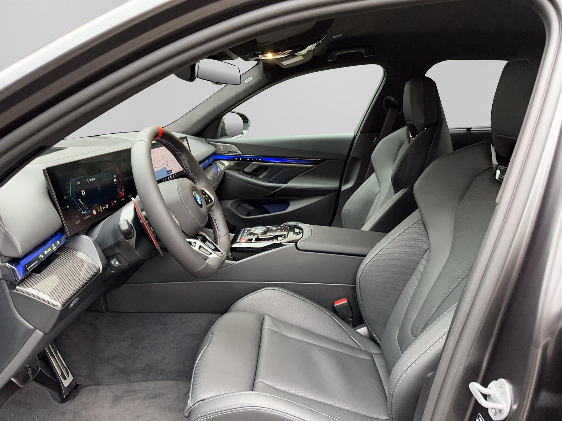 BMW M5 xDrive-image-10