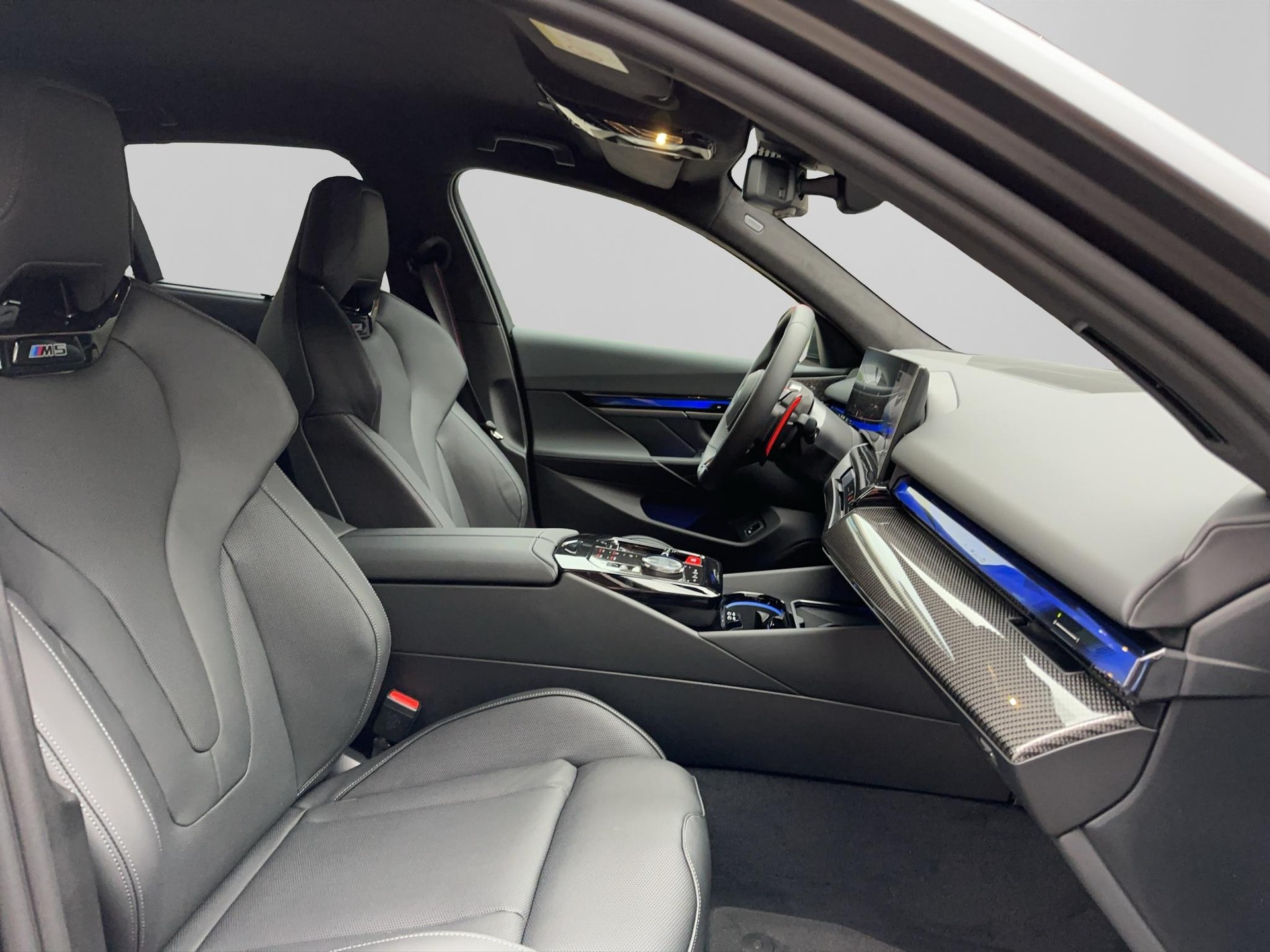 BMW M5 xDrive-image-14