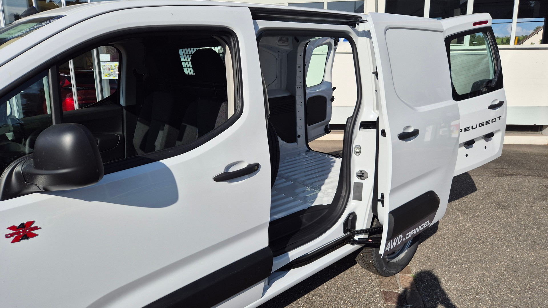 PEUGEOT Partner 1.5HDi 4x4 Helvetia-image-14