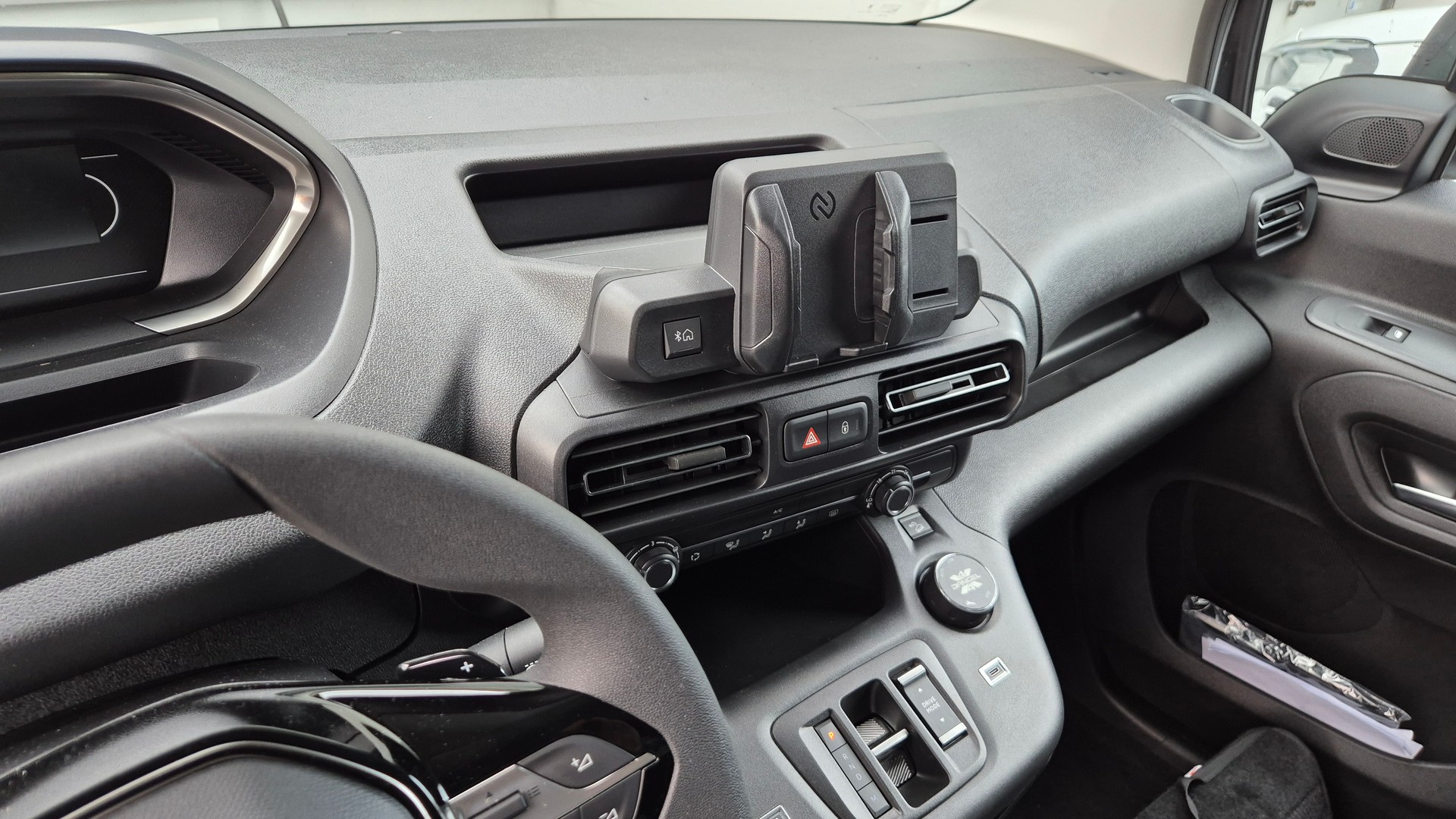 PEUGEOT Partner 1.5HDi 4x4 Helvetia-image-7