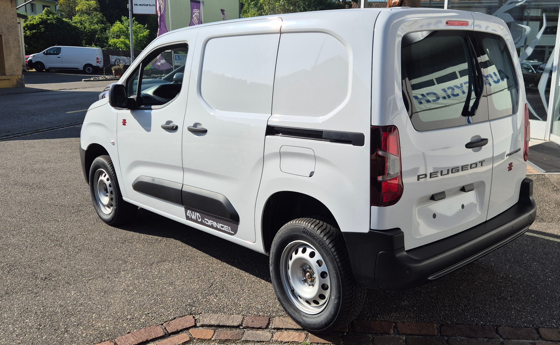 PEUGEOT Partner 1.5HDi 4x4 Helvetia-image-1
