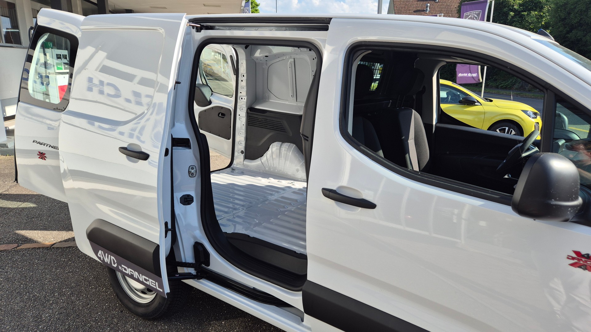 PEUGEOT Partner 1.5HDi 4x4 Helvetia-image-6