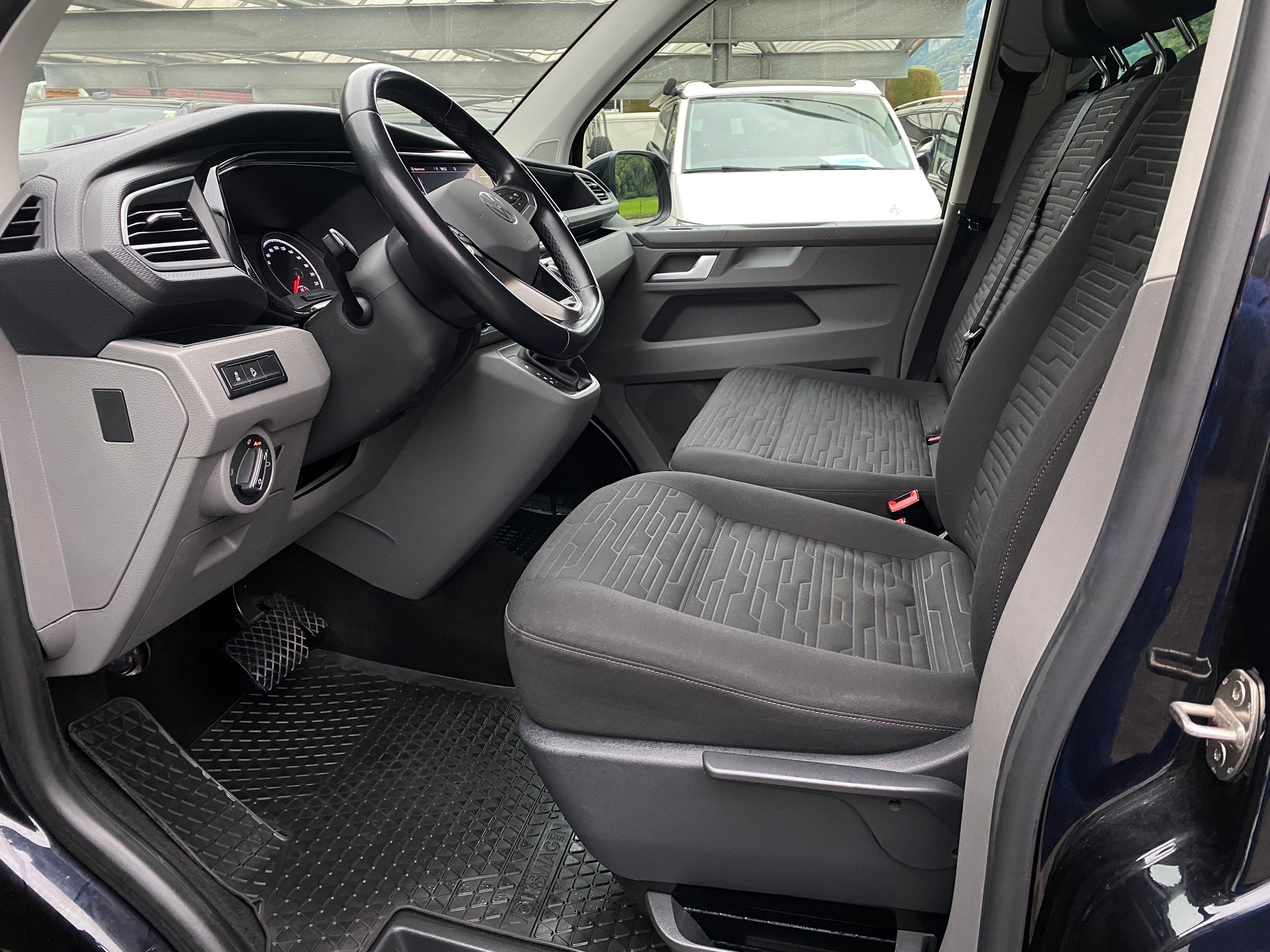 VW T6.1 Caravelle 2.0 TDI Comfortline 4Motion DSG LWB-image-2