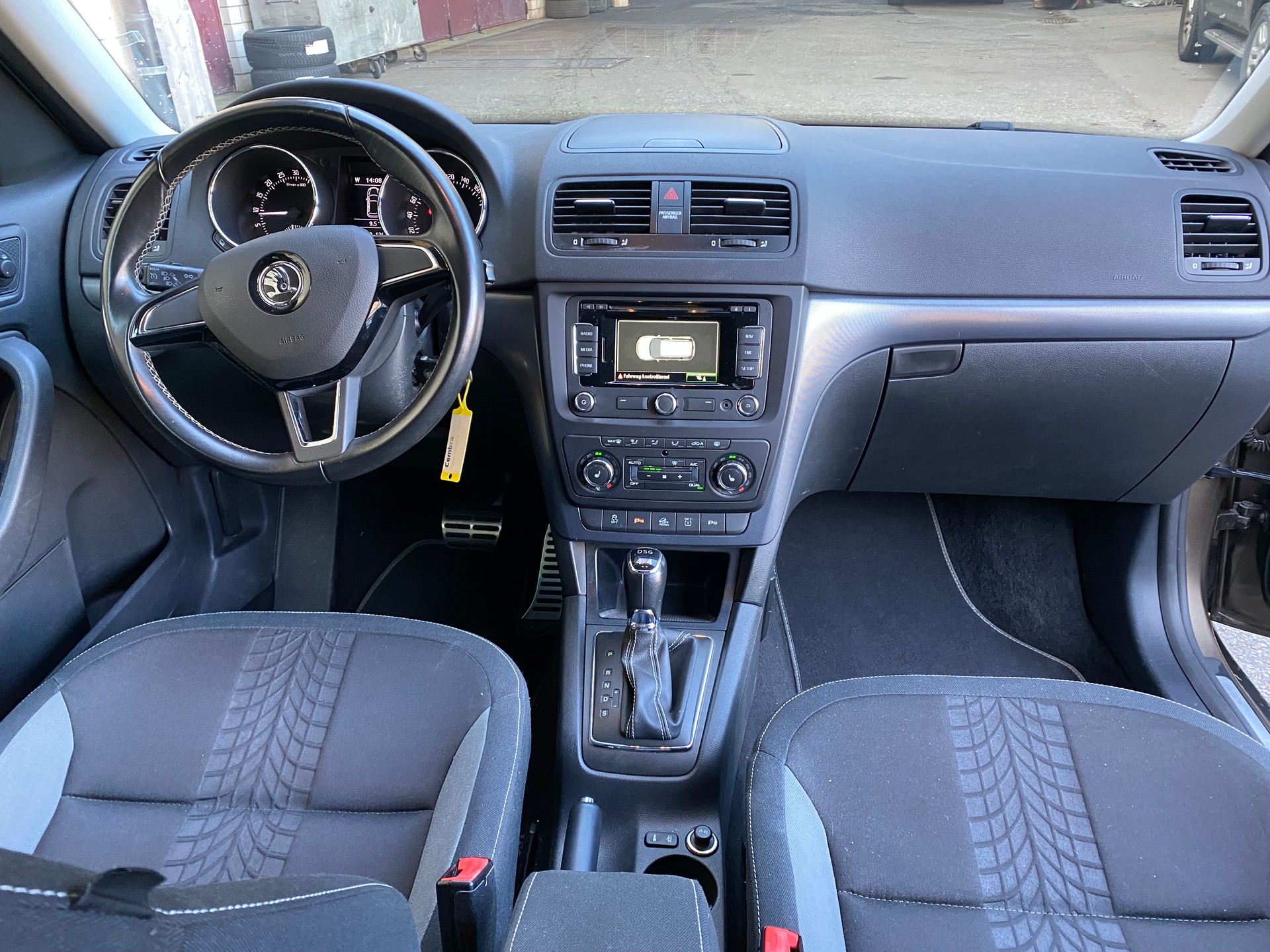 SKODA Yeti 2.0 TDI Outdoor Adventure 4x4 DSG-image-3