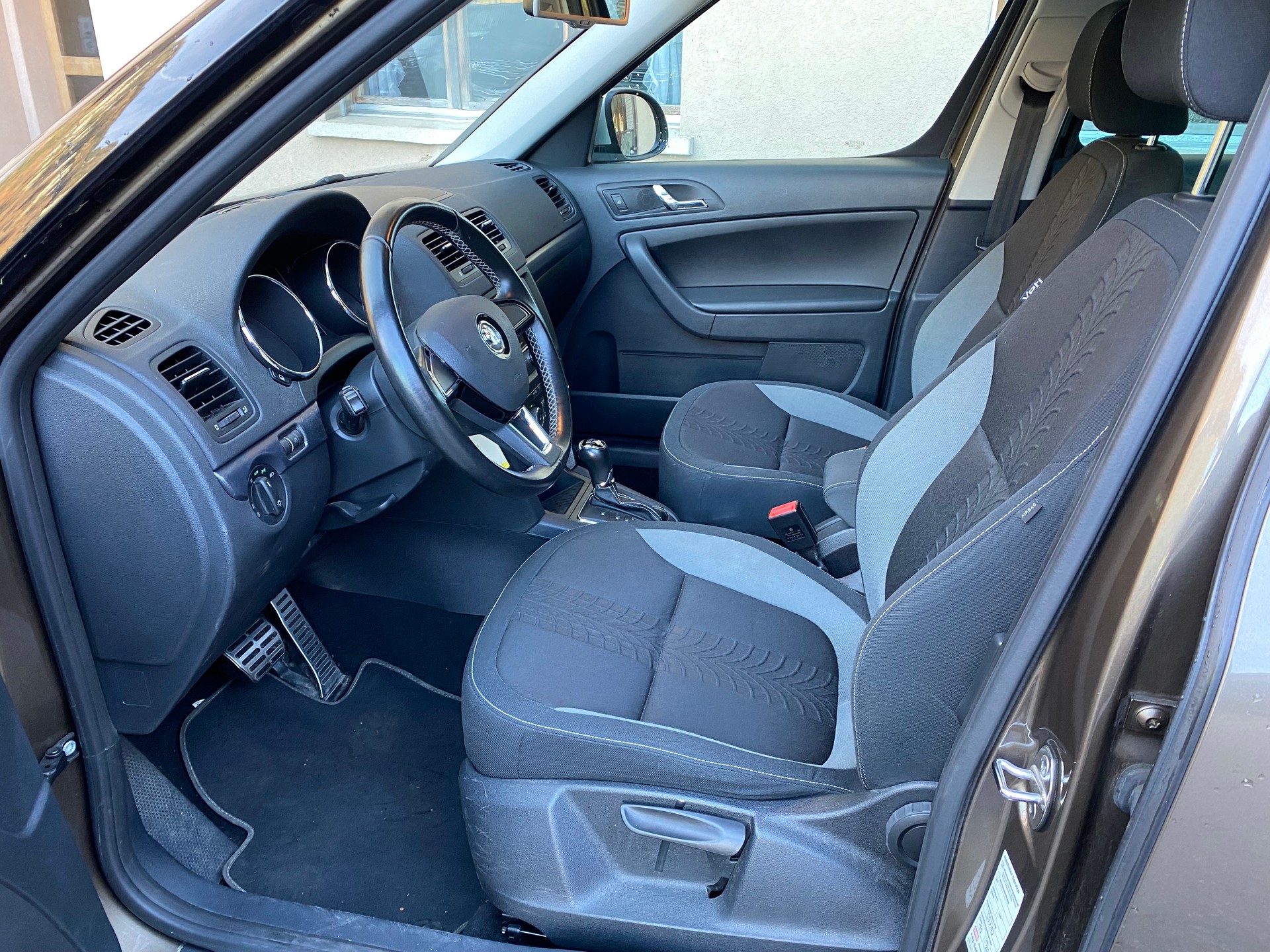 SKODA Yeti 2.0 TDI Outdoor Adventure 4x4 DSG-image-2