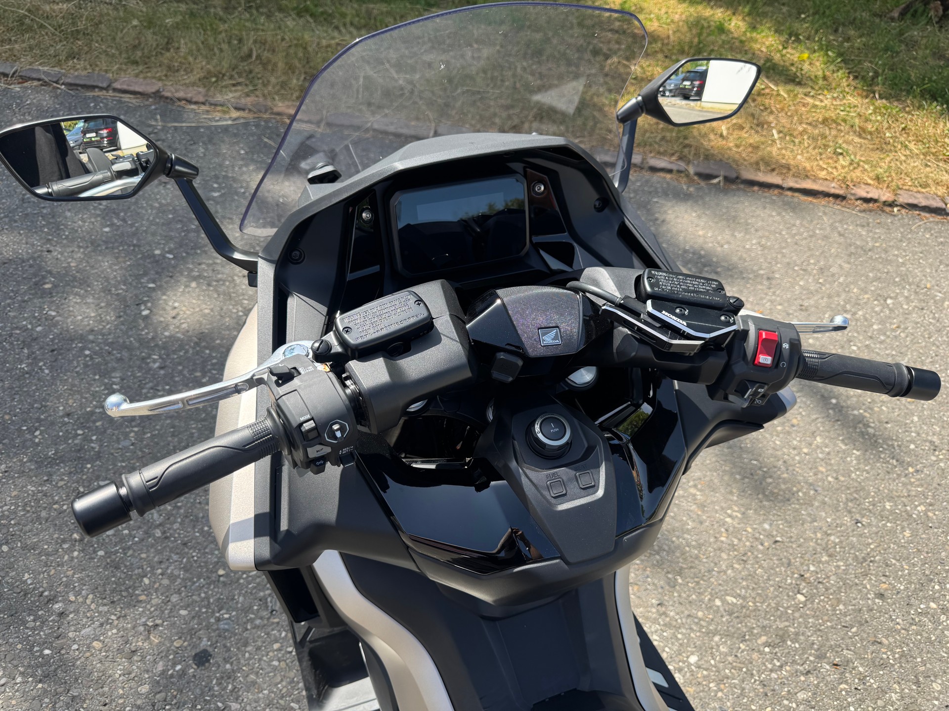 HONDA FORZA 750-image-15