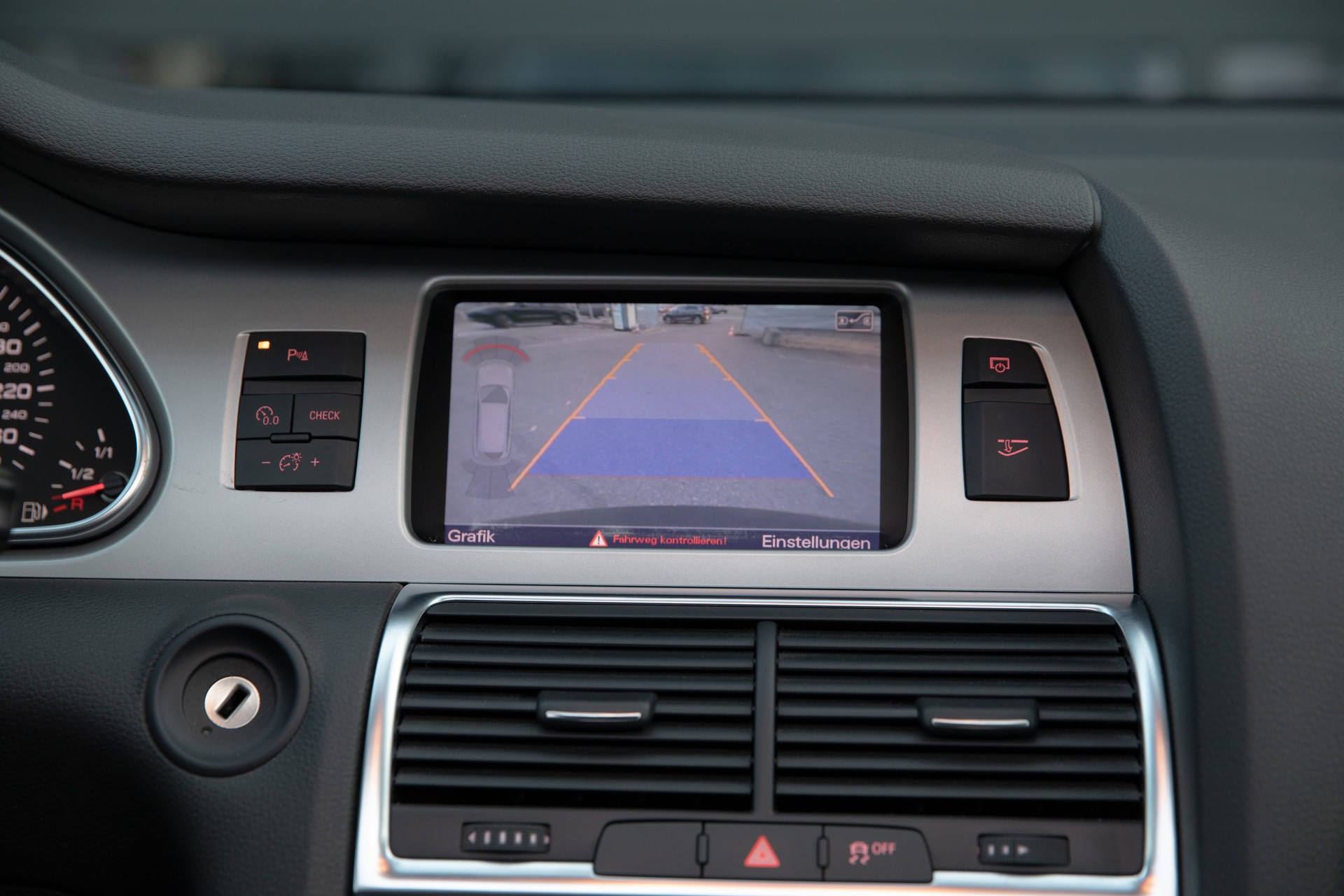 AUDI Q7 4.2 TDI quattro tiptronic-image-12
