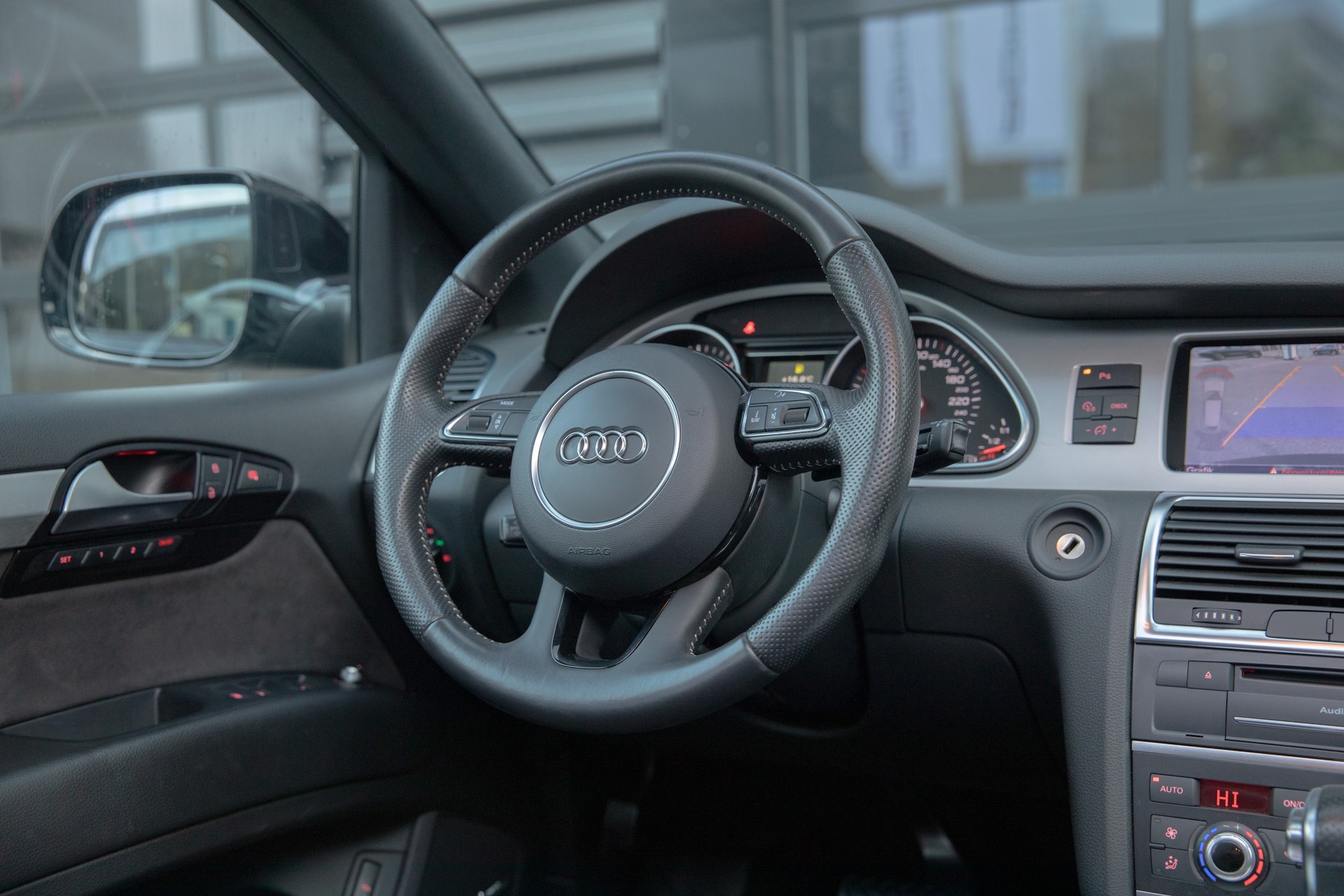 AUDI Q7 4.2 TDI quattro tiptronic-image-8