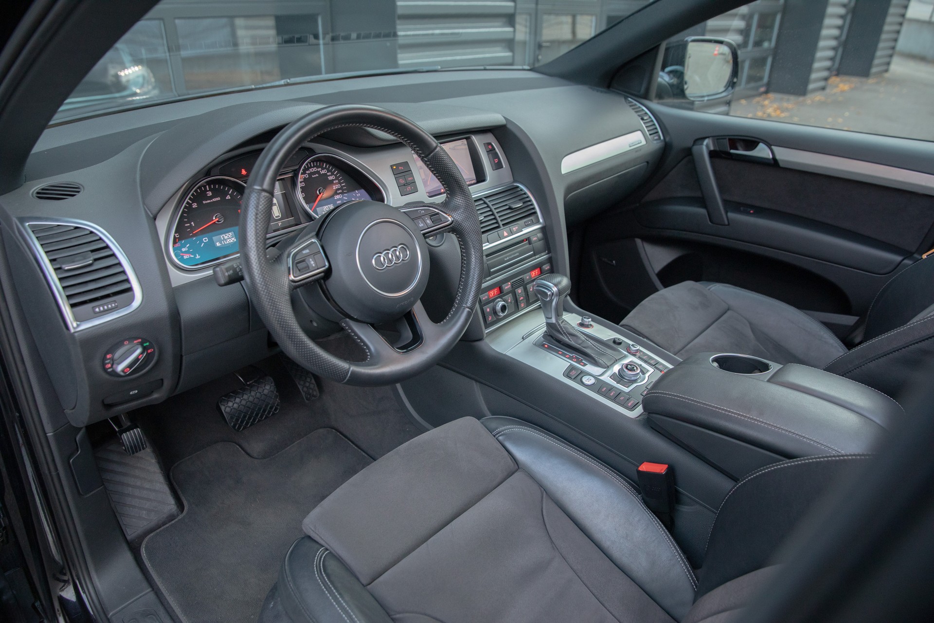 AUDI Q7 4.2 TDI quattro tiptronic-image-5