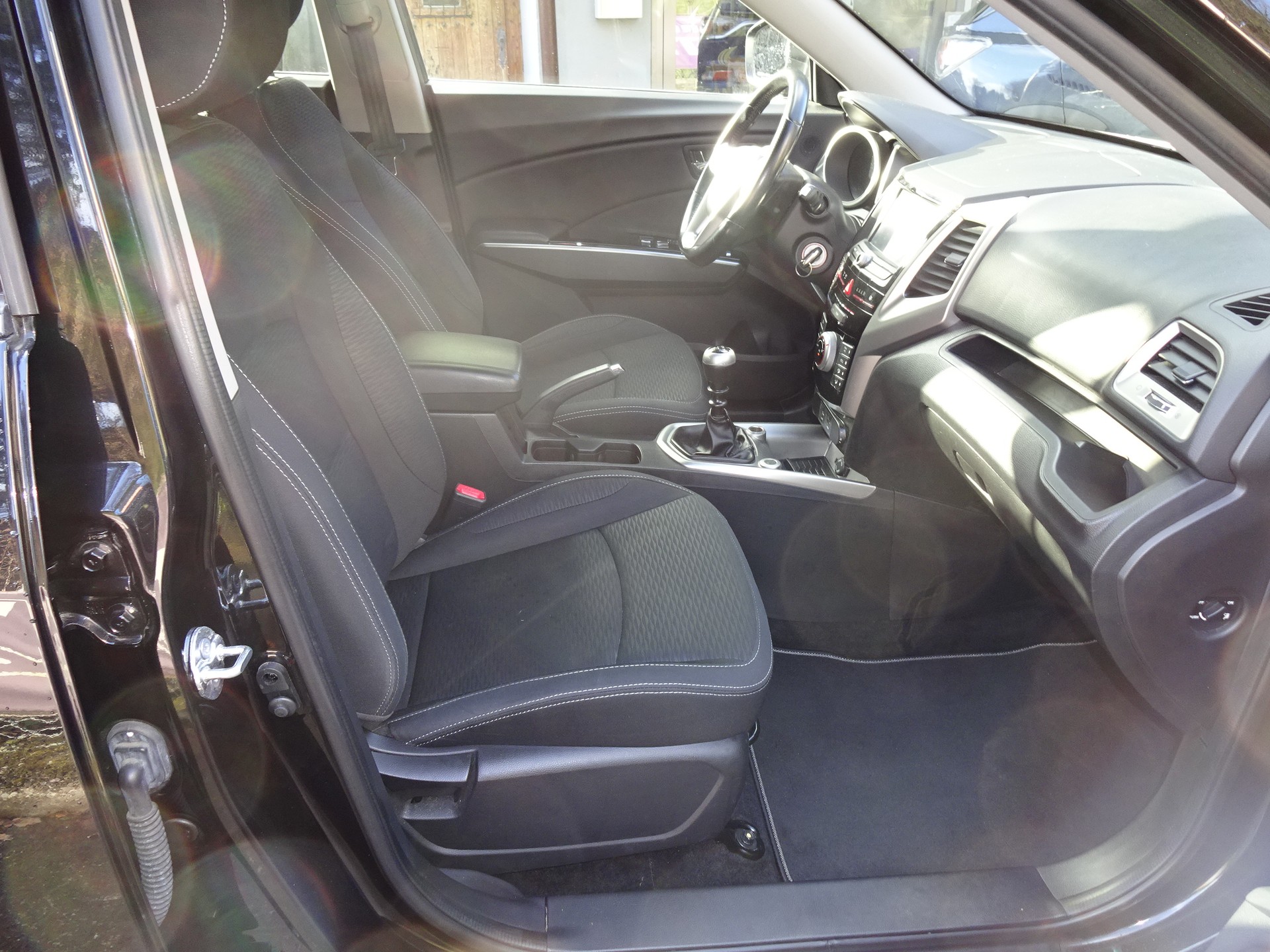 KGM-SsangYong Tivoli 1.6 e-XGi Quartz 2WD-image-6