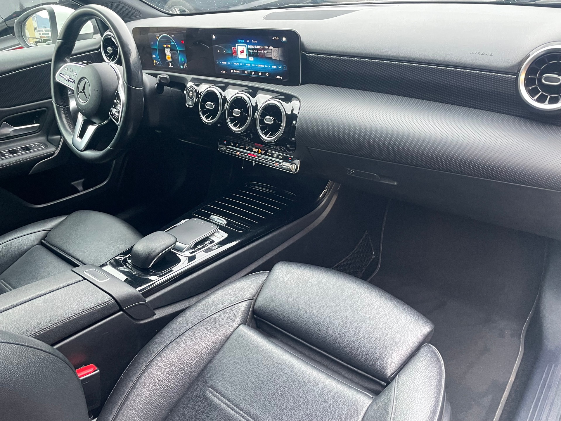 MERCEDES-BENZ A 180 d Style 7G-DCT-image-12
