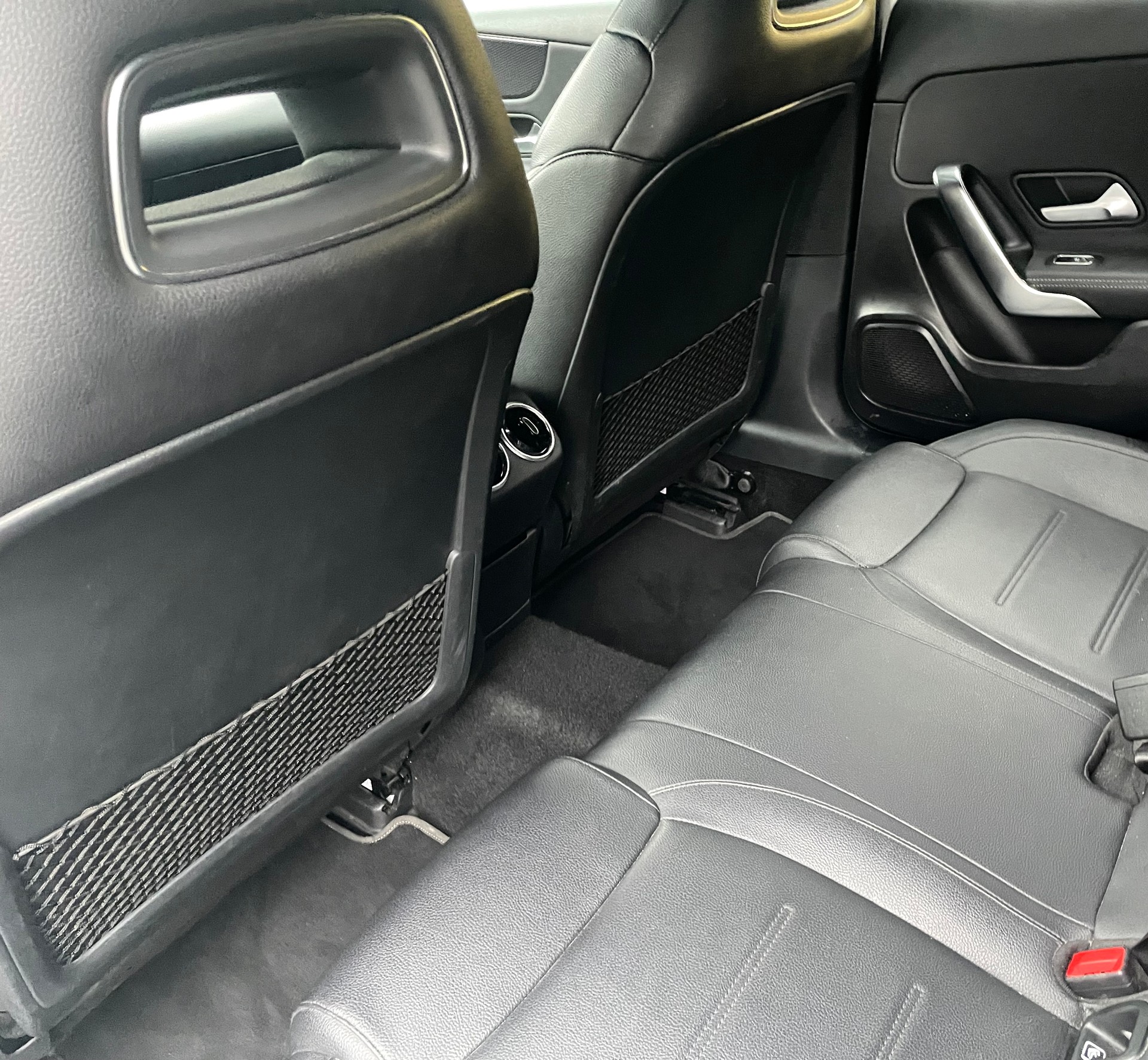 MERCEDES-BENZ A 180 d Style 7G-DCT-image-4