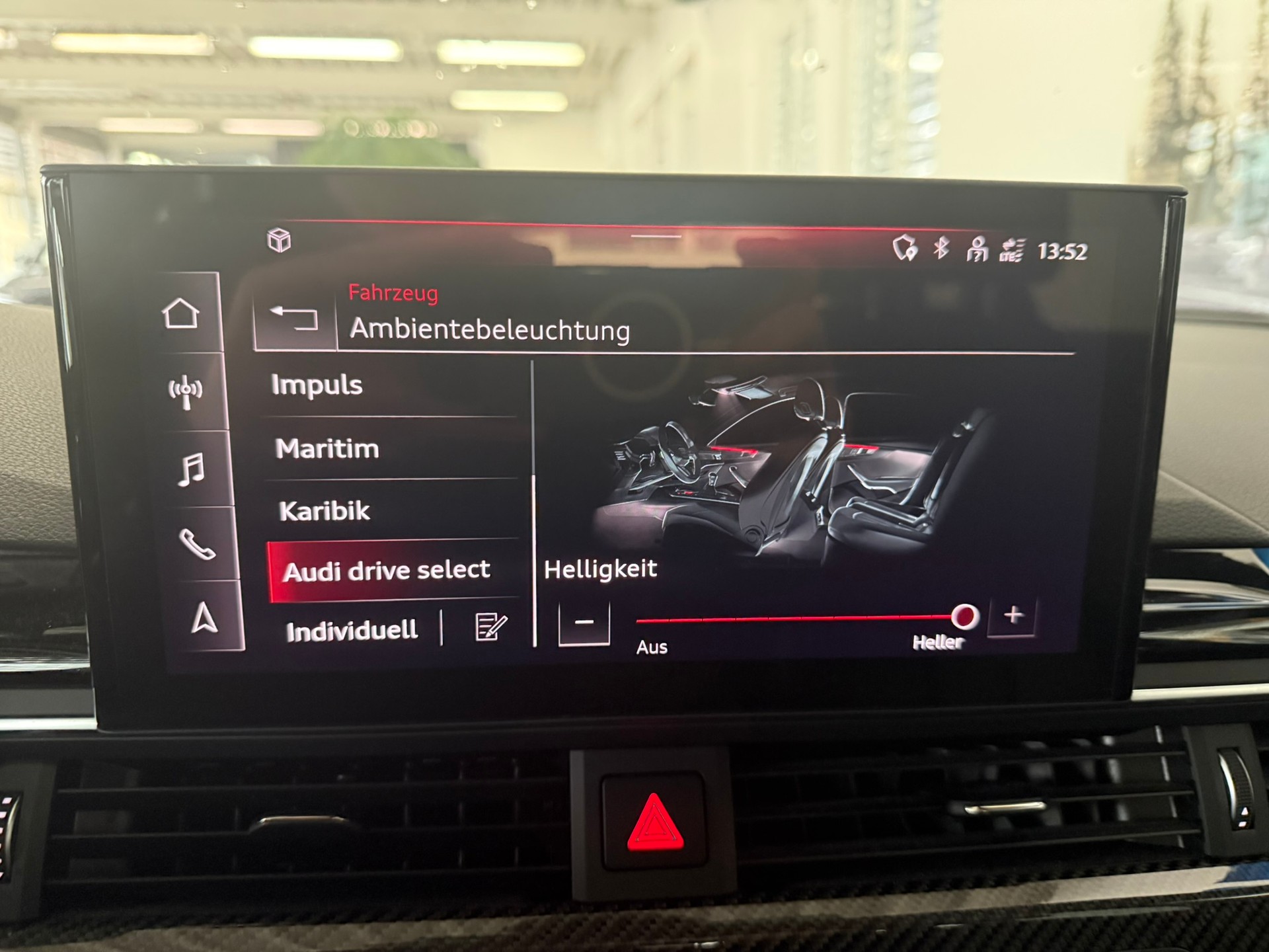 AUDI A4 Avant 40 TDI S line Attraction quattro S-tronic, 8-fach bereift-image-25