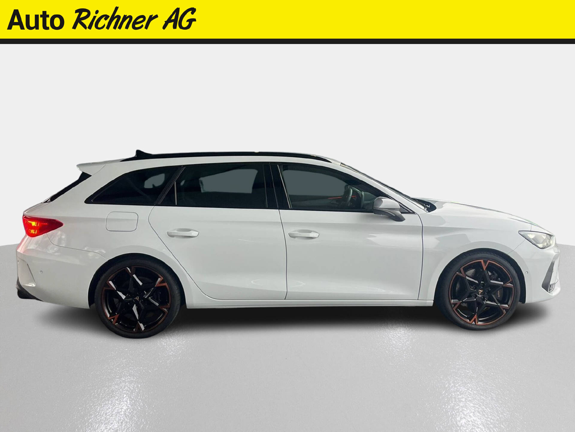 CUPRA Leon ST 2.0 TSI 333 VZ 4Drive DSG-image-2