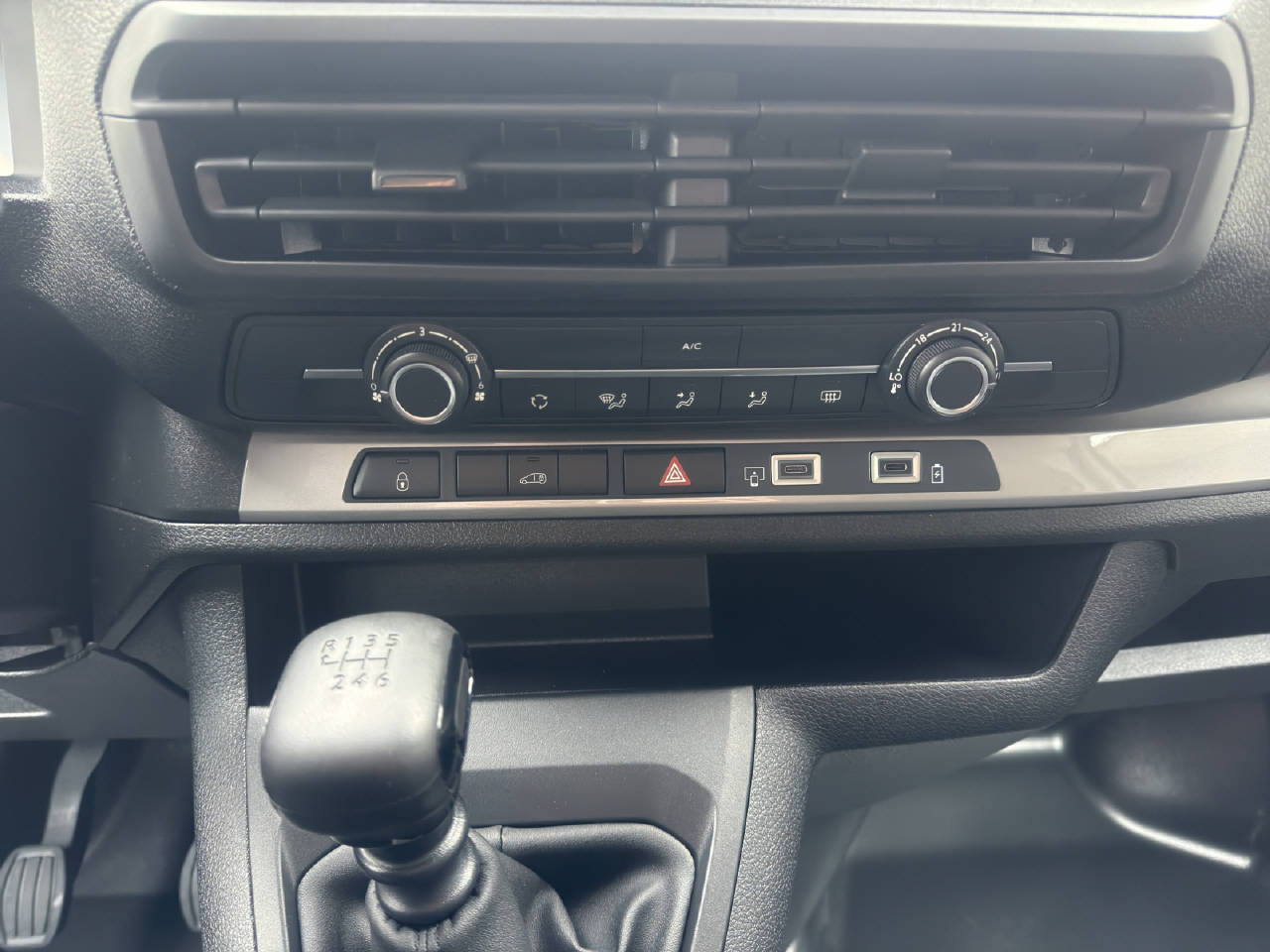 PEUGEOT Expert Kaw. Standard 1.5 BlueHDi 120 PS S/S-image-13