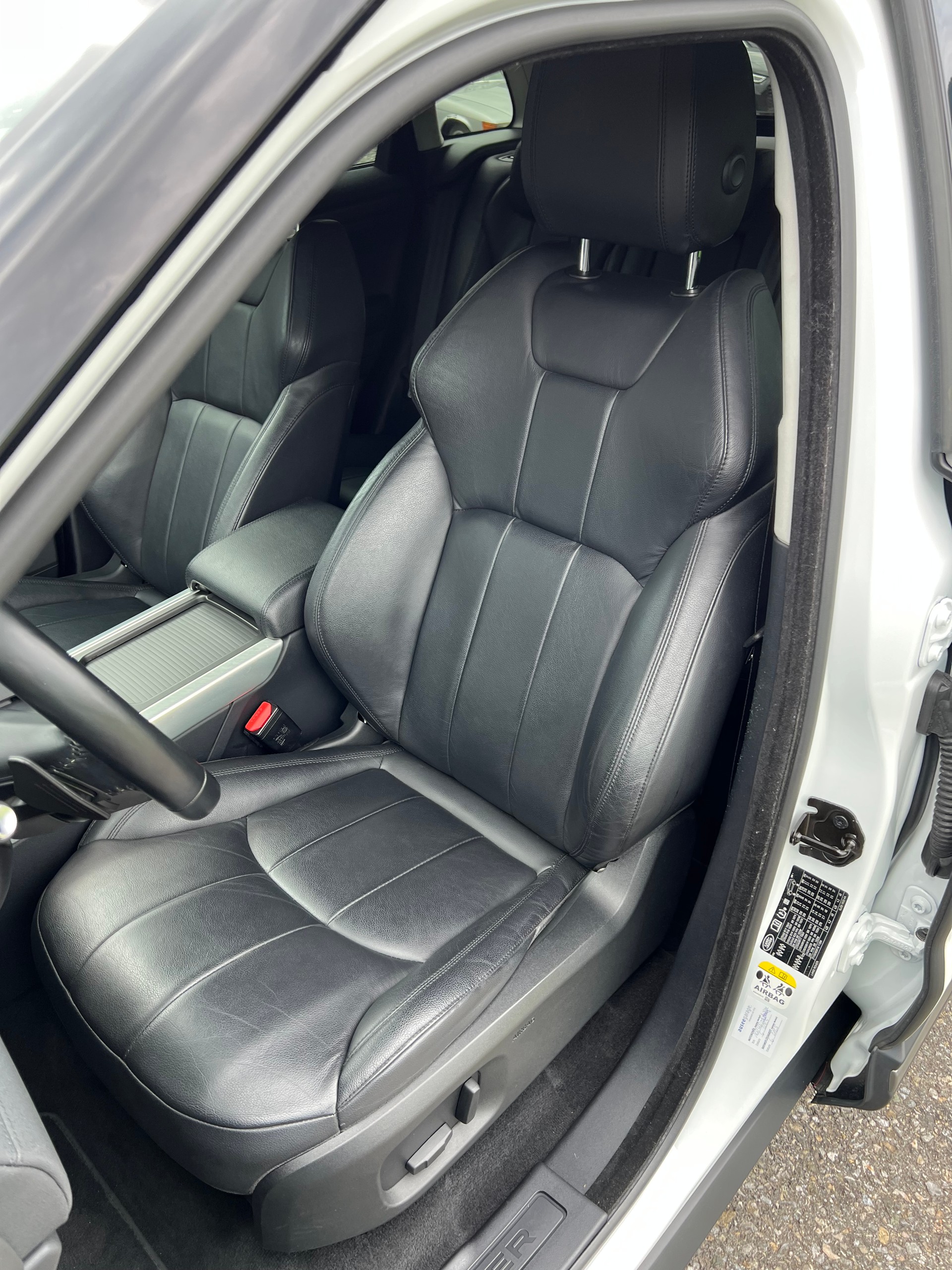 LAND ROVER Range Rover Evoque 2.0 TD4 SE Dynamic-image-10