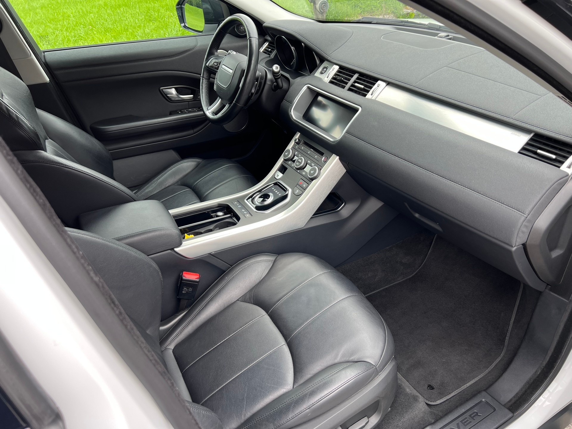 LAND ROVER Range Rover Evoque 2.0 TD4 SE Dynamic-image-13