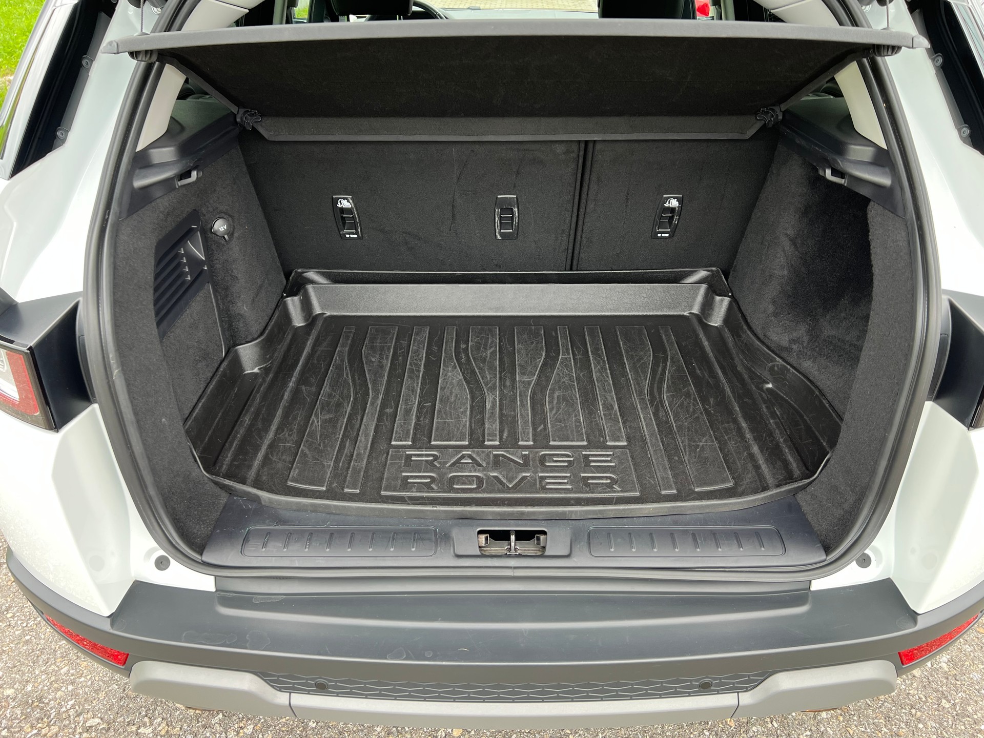 LAND ROVER Range Rover Evoque 2.0 TD4 SE Dynamic-image-16