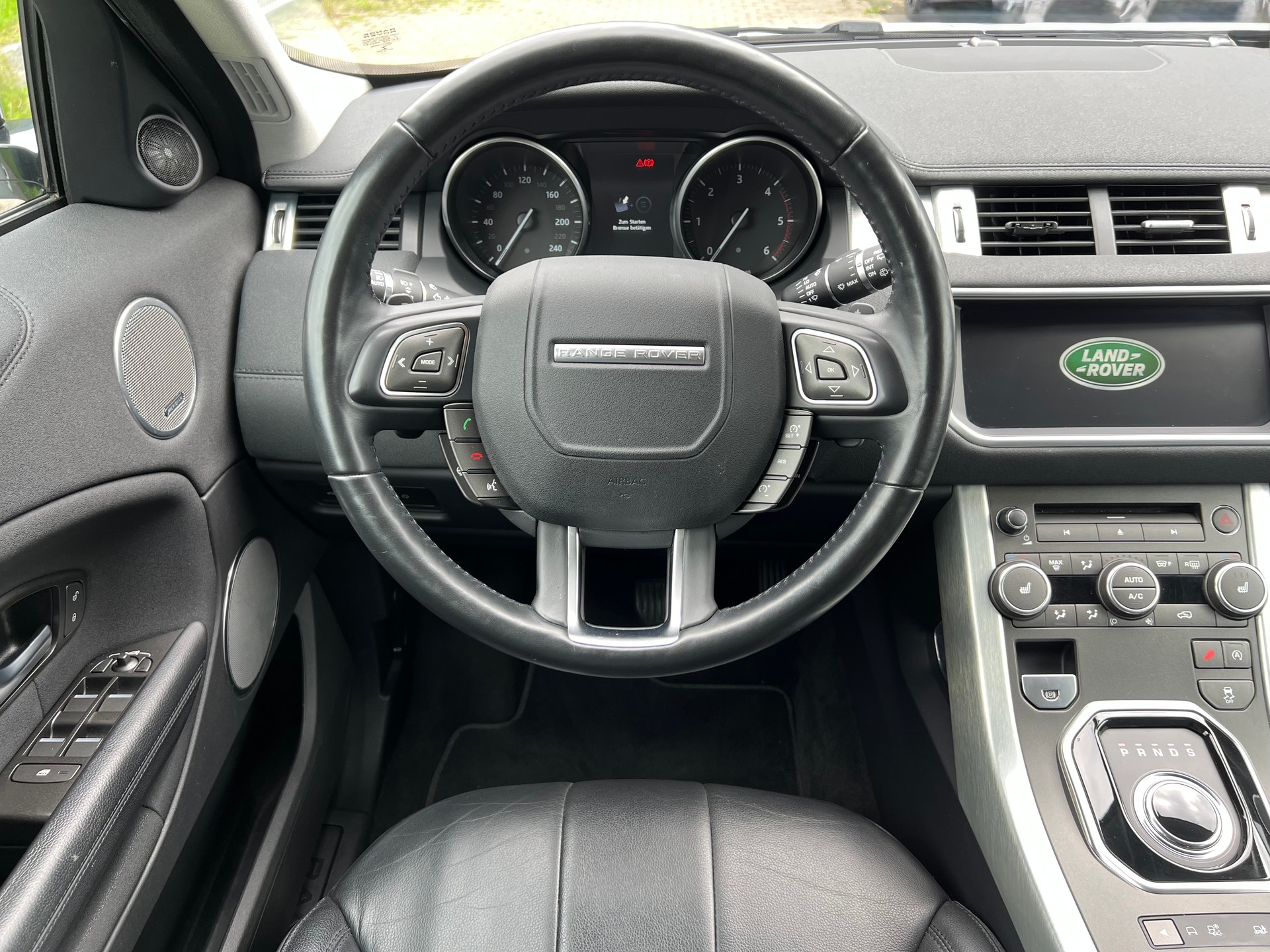 LAND ROVER Range Rover Evoque 2.0 TD4 SE Dynamic-image-11