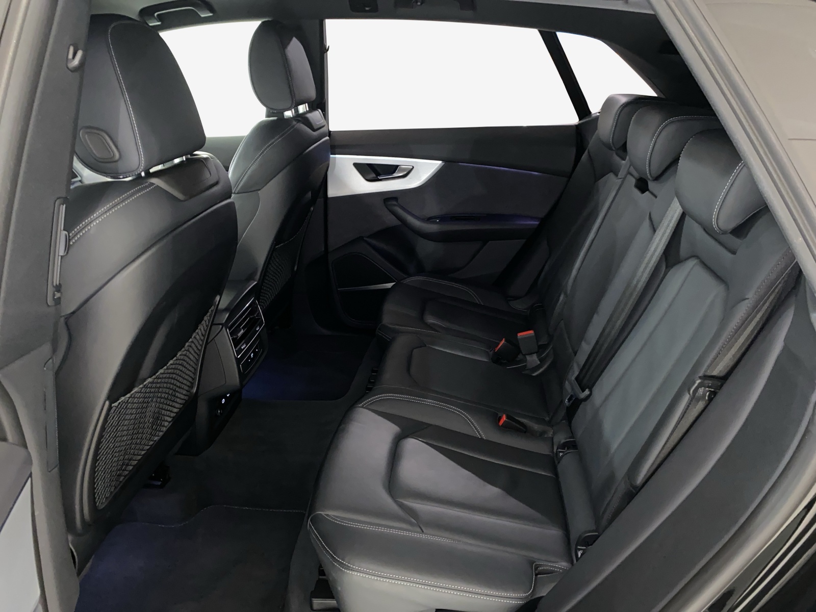 AUDI Q8 55 TFSI e quattro PHEV tiptronic-image-12
