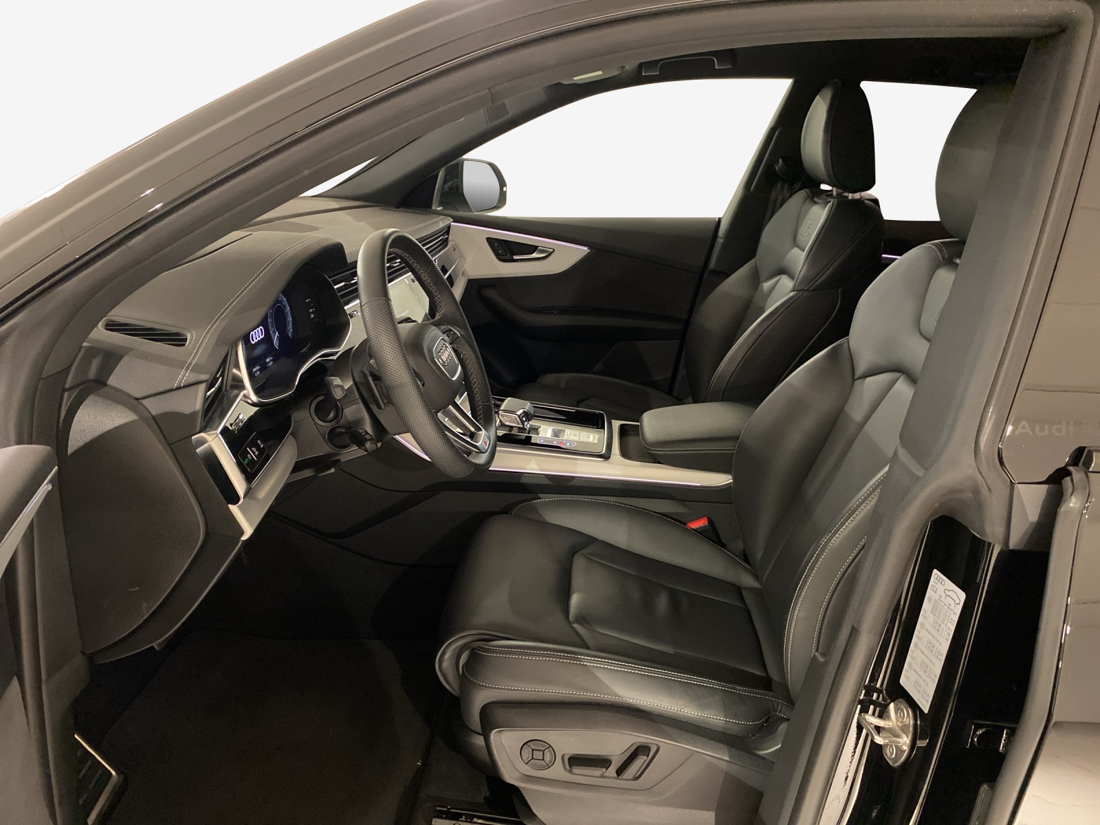 AUDI Q8 55 TFSI e quattro PHEV tiptronic-image-8