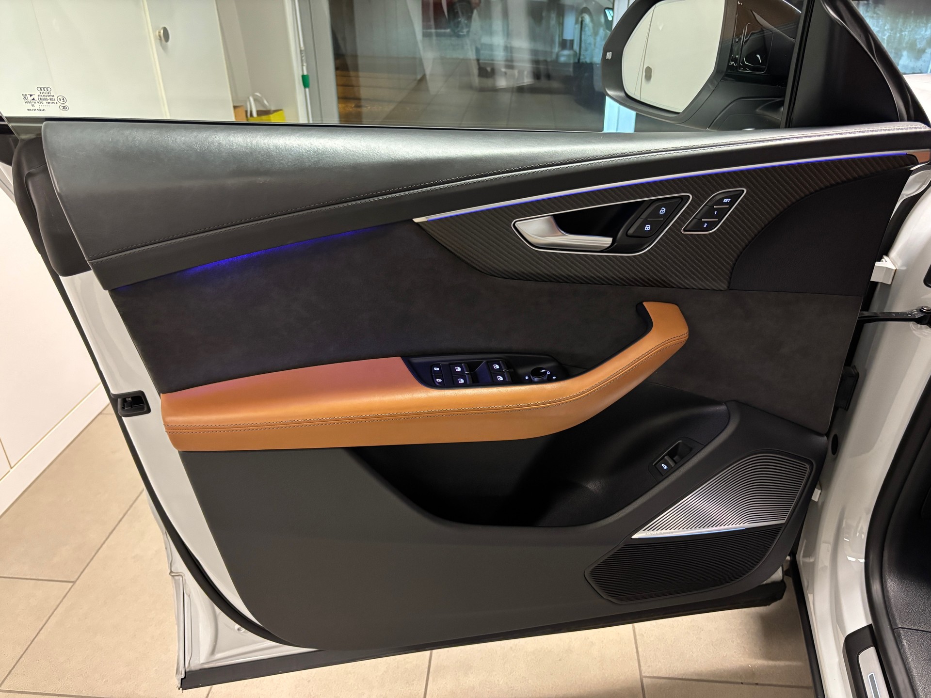 AUDI RSQ8 quattro tiptronic-image-15