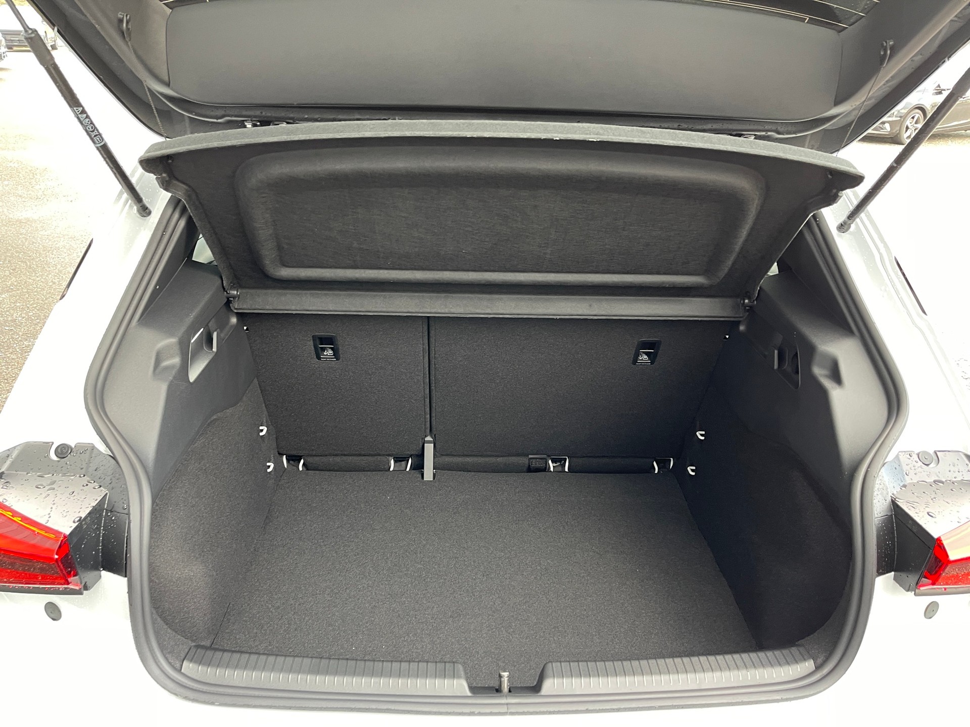 CUPRA Born 59 kWh Business Edition-image-4