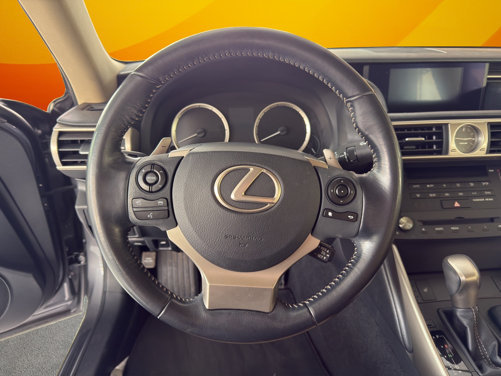 LEXUS IS 300h excellence Automatic-image-9