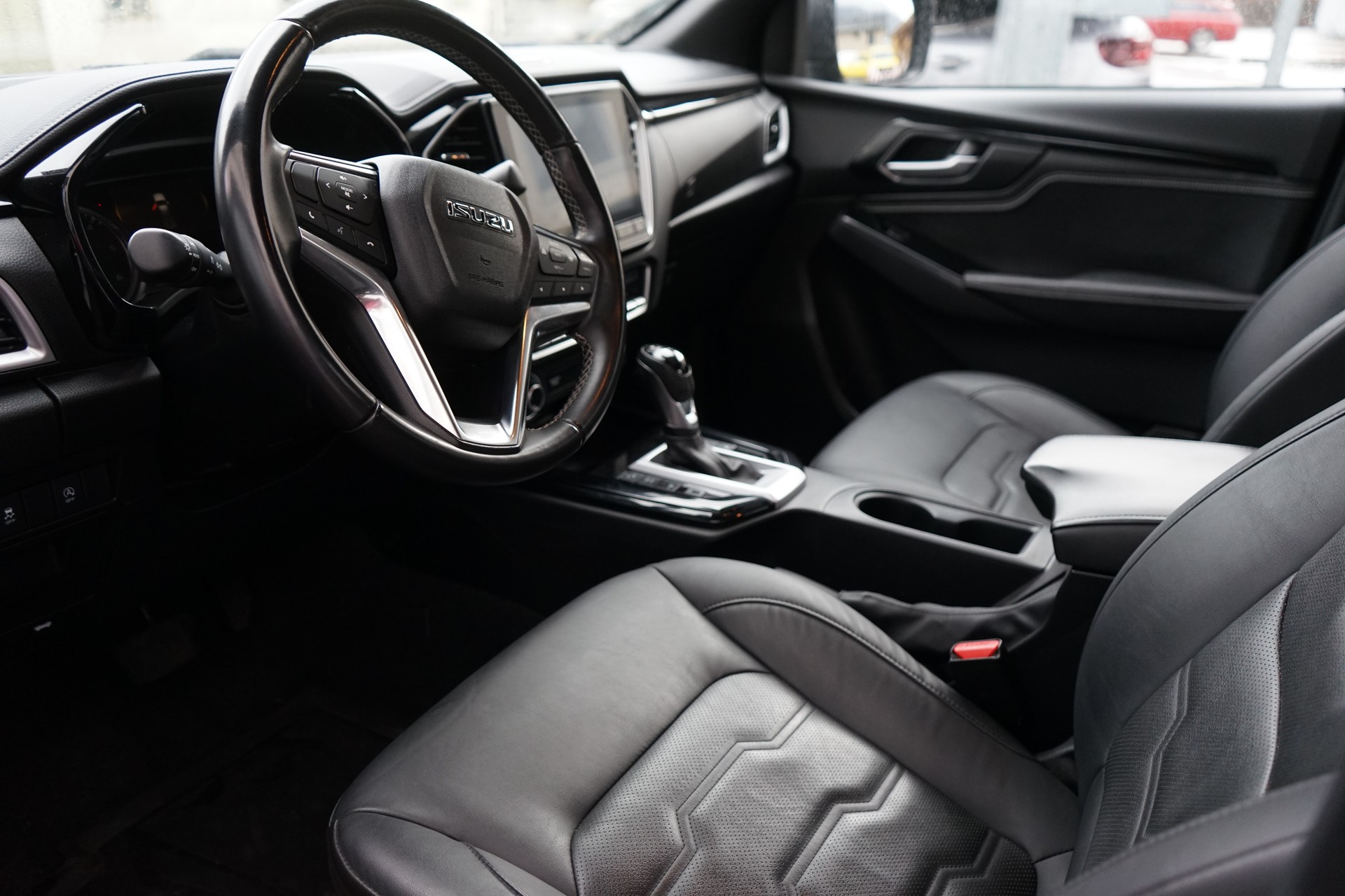 ISUZU D-MAX 1.9 SpaceCab N60FF 4x4 AT-image-8