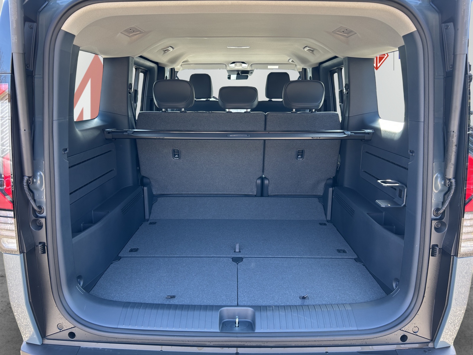 KIA PV5 Passenger 71.2 kWh Elite-image-8
