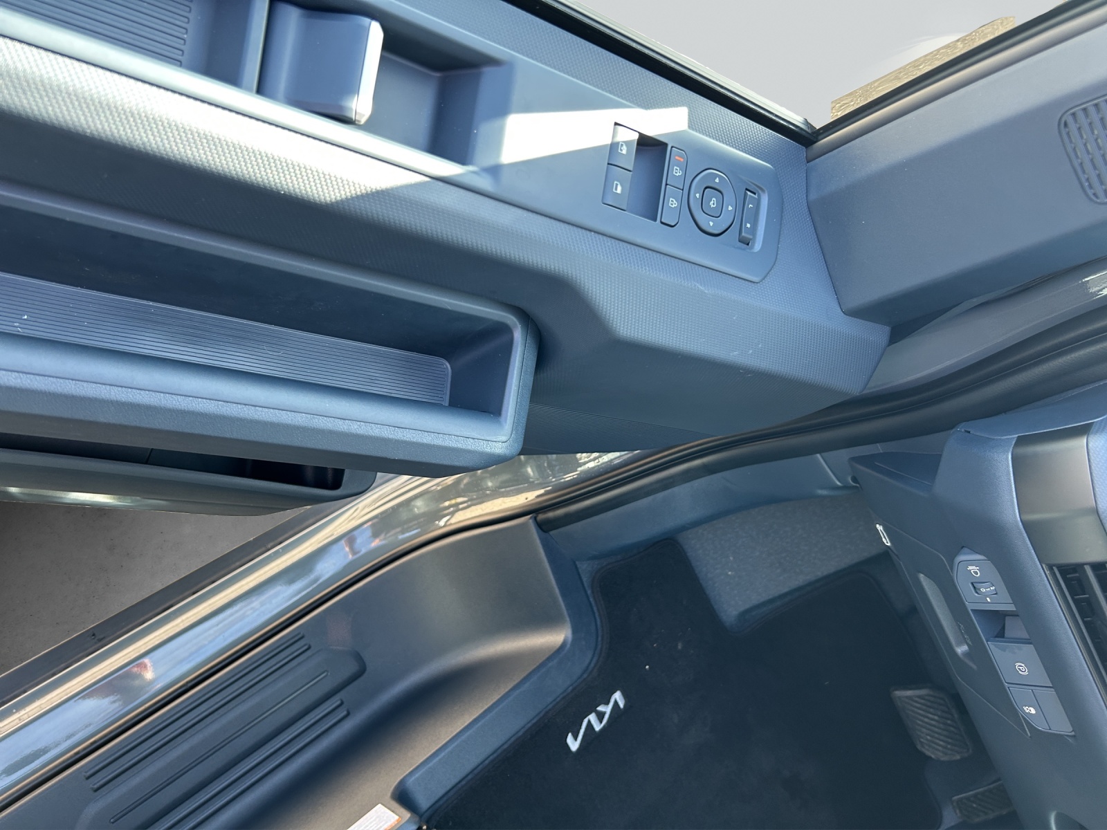 KIA PV5 Passenger 71.2 kWh Elite-image-9