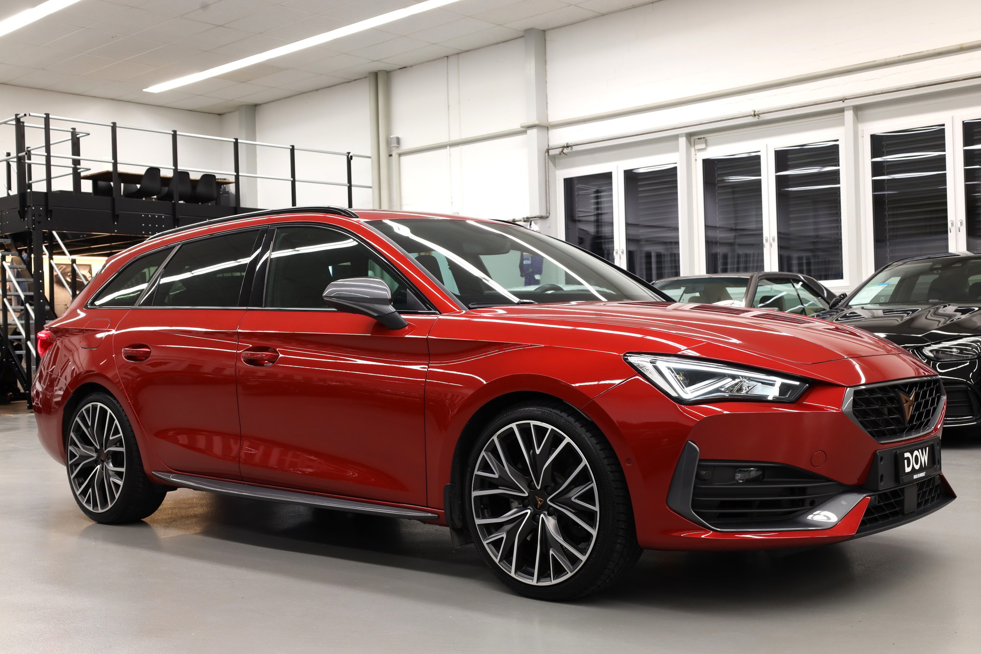 CUPRA Leon ST 2.0 TSI 370 VZ Cup 4Drive DSG-image-1