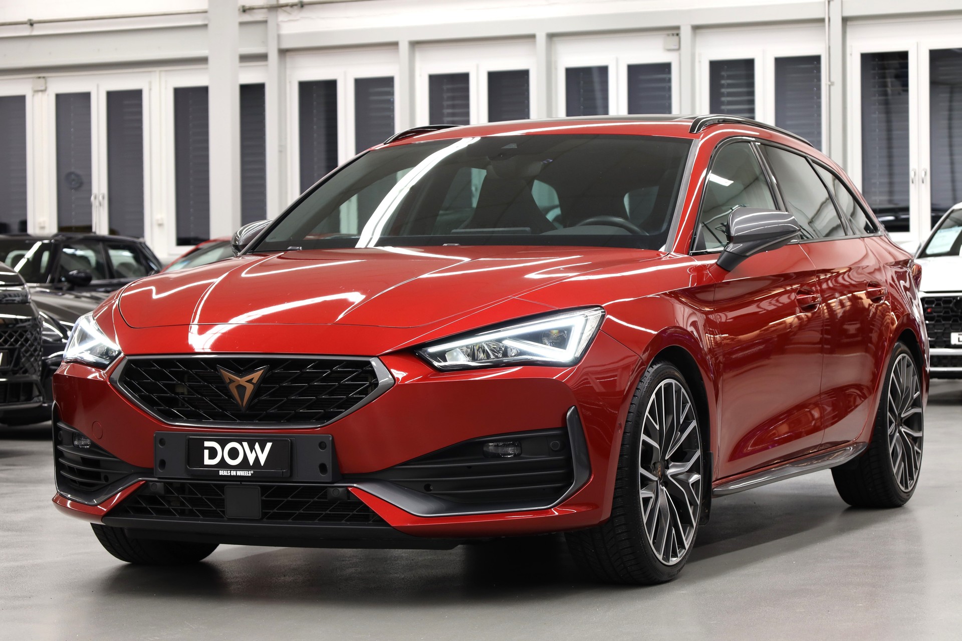 CUPRA Leon ST 2.0 TSI 370 VZ Cup 4Drive DSG-image-1
