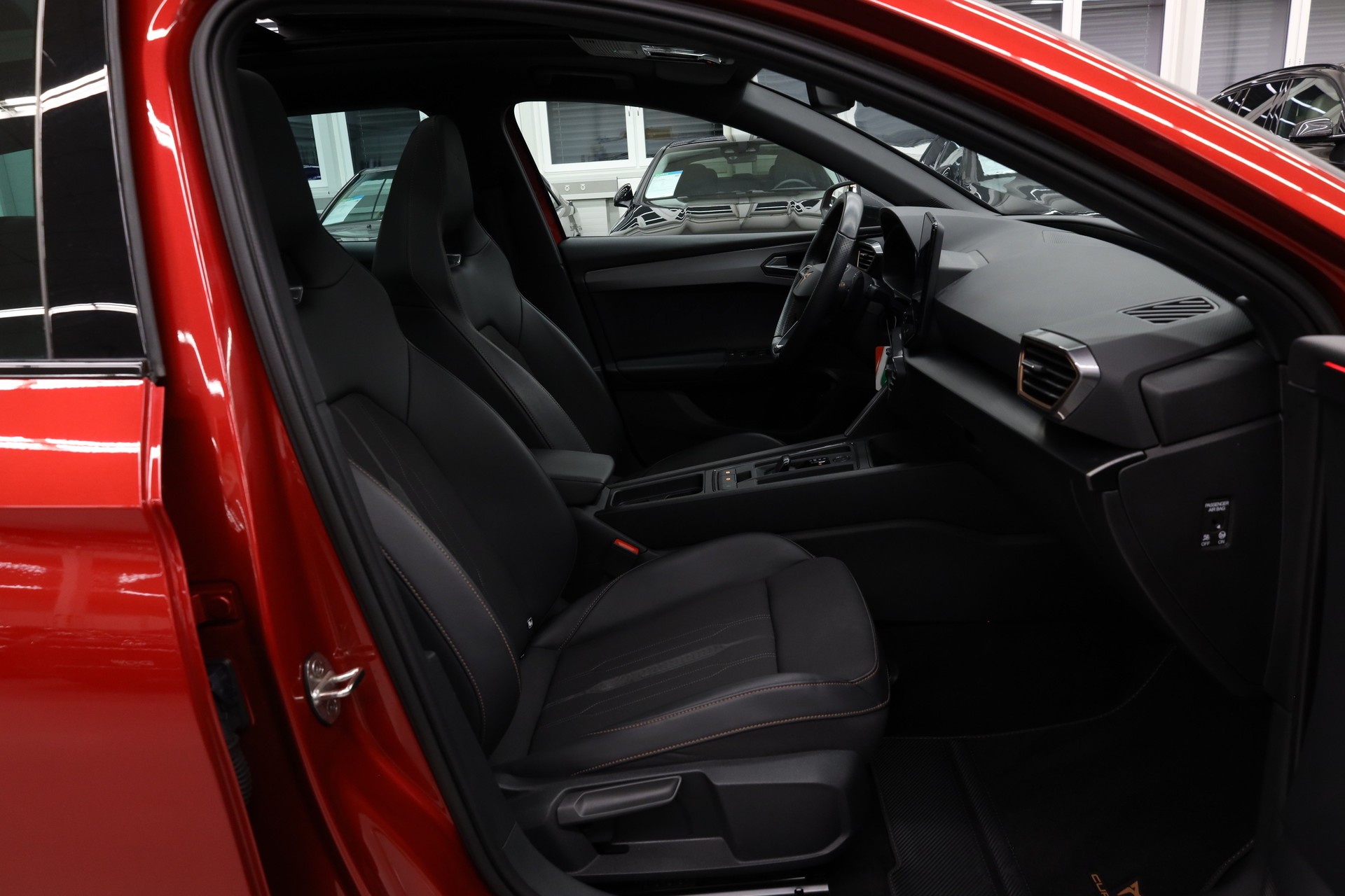 CUPRA Leon ST 2.0 TSI 370 VZ Cup 4Drive DSG-image-9