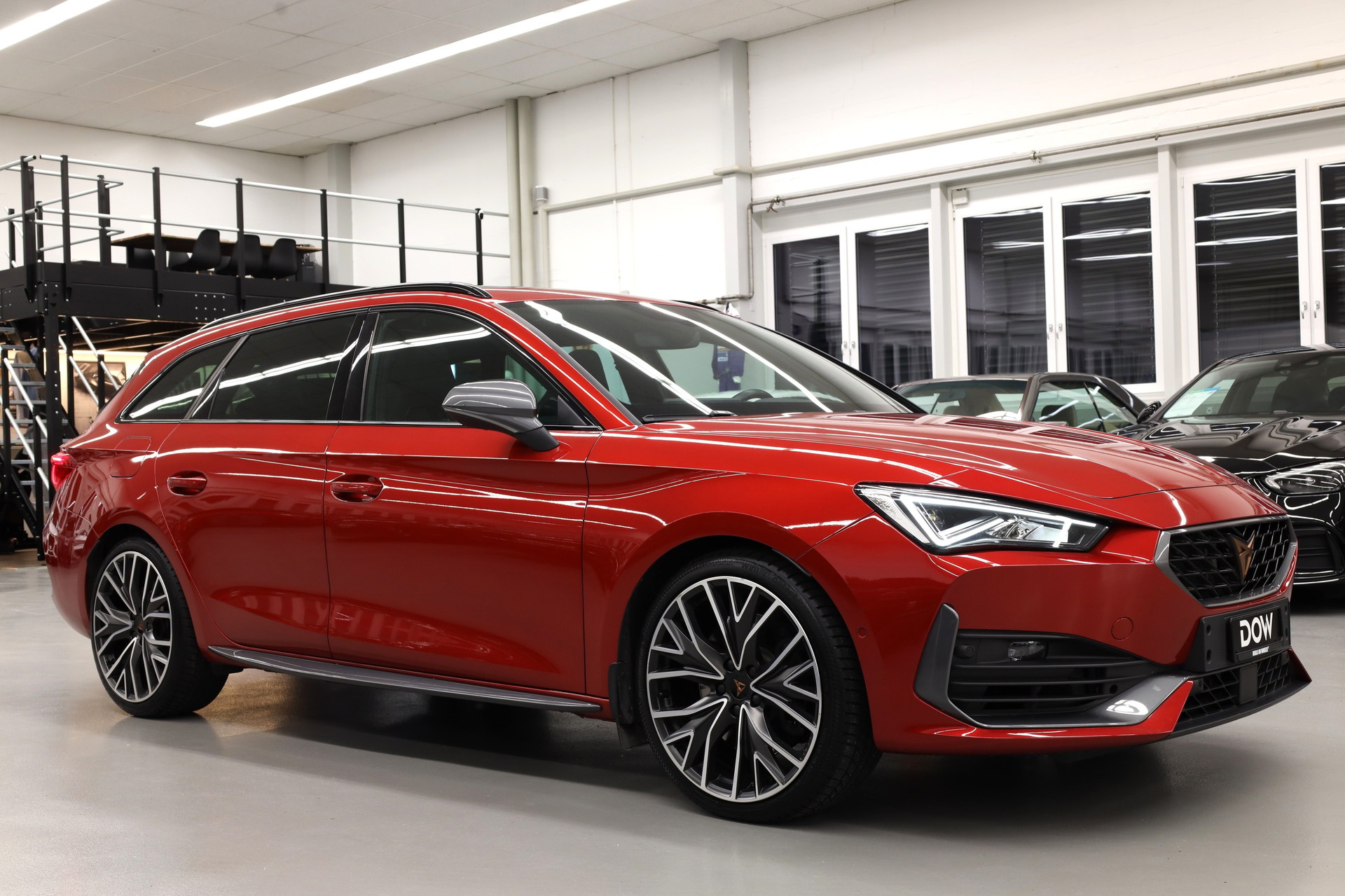 CUPRA Leon ST 2.0 TSI 370 VZ Cup 4Drive DSG-image-0