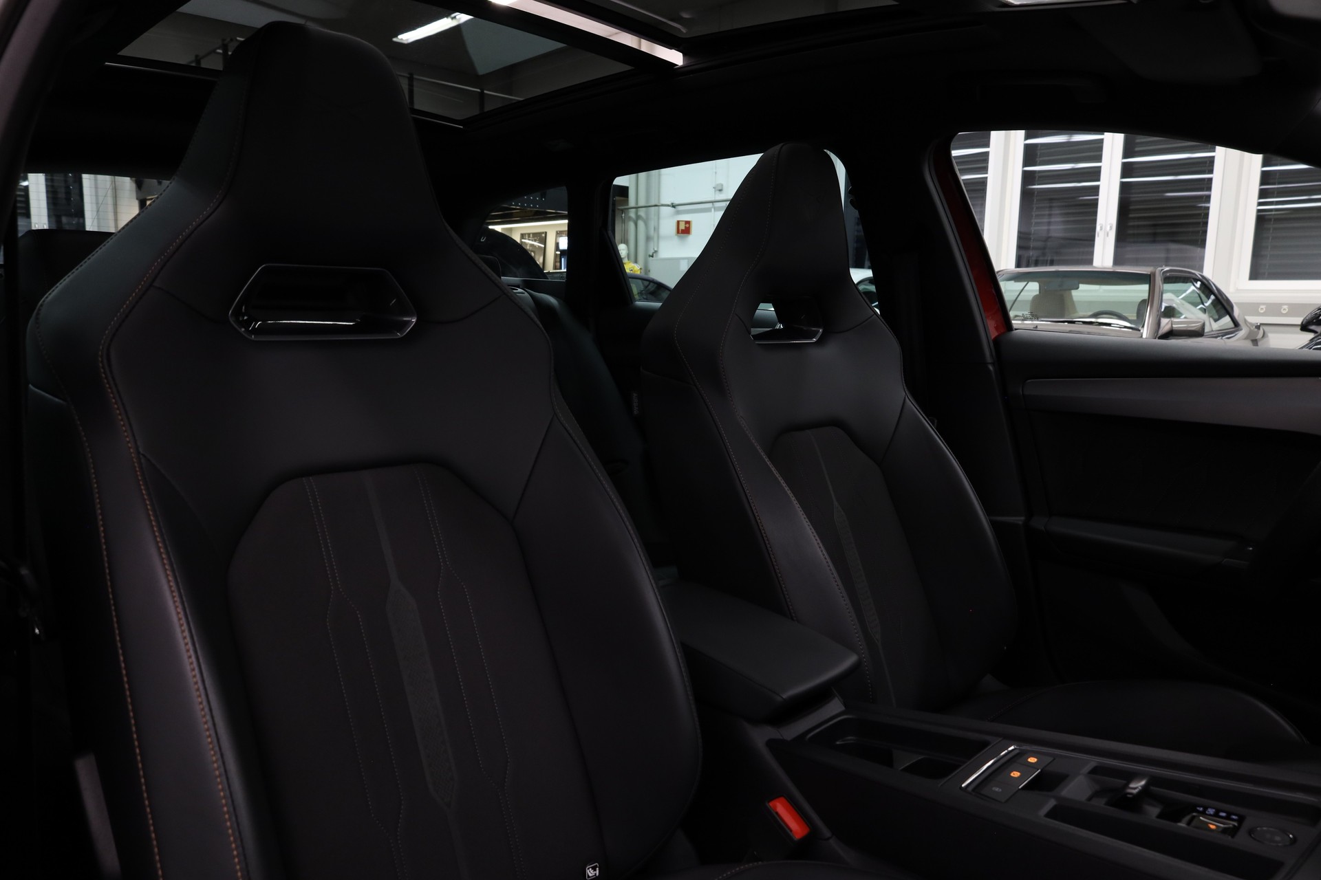 CUPRA Leon ST 2.0 TSI 370 VZ Cup 4Drive DSG-image-11