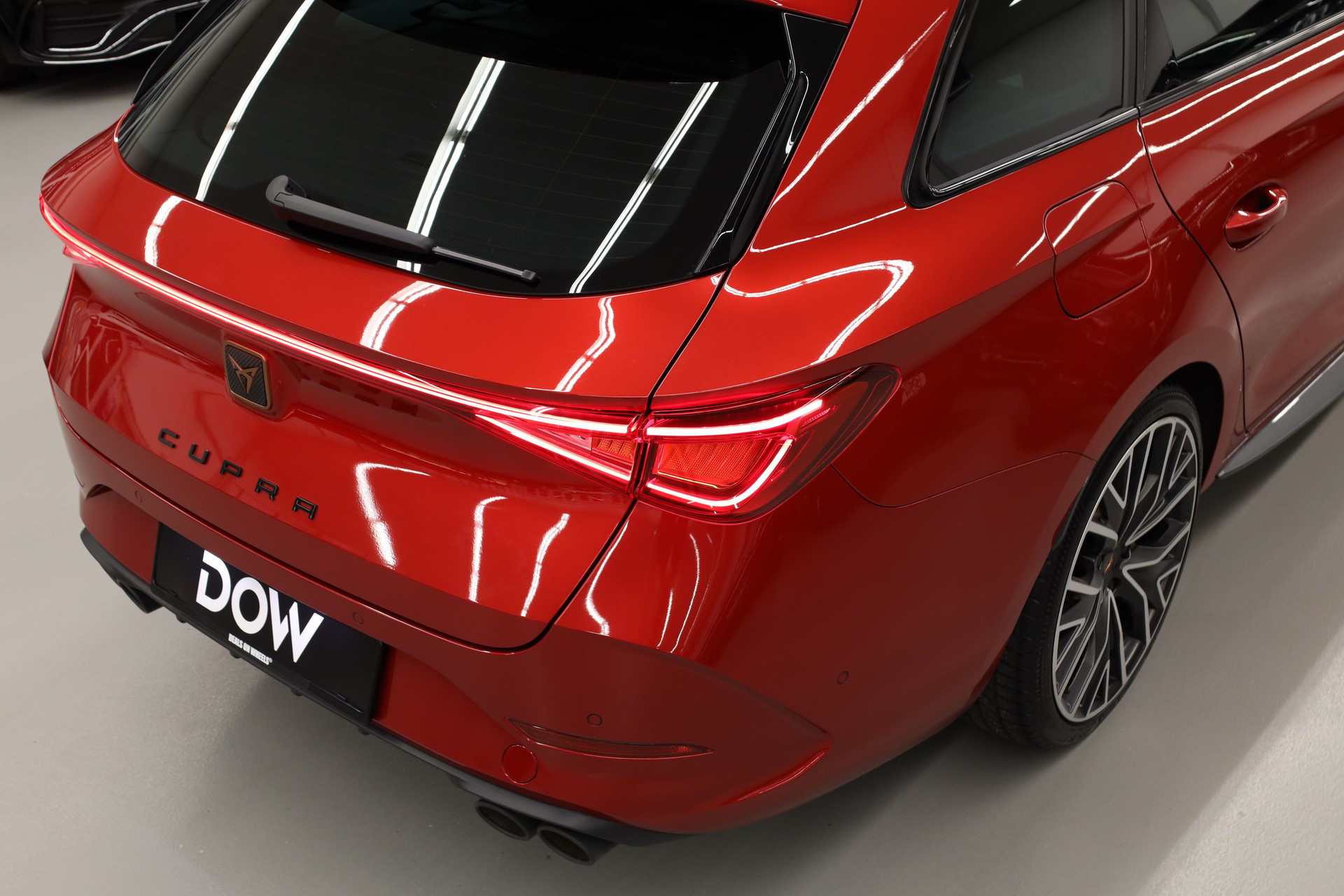 CUPRA Leon ST 2.0 TSI 370 VZ Cup 4Drive DSG-image-9