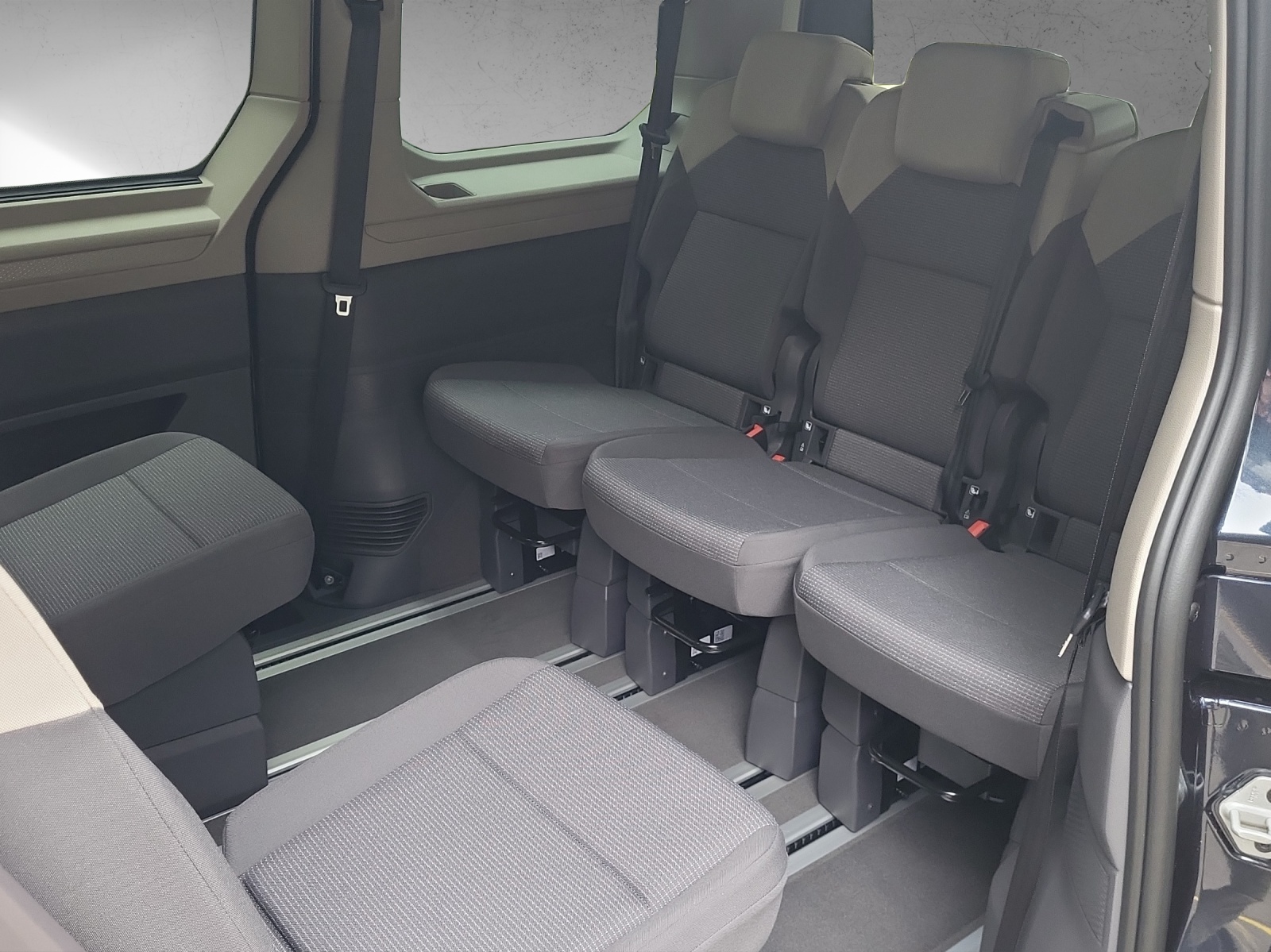 VW Multivan Liberty 1.5eHybrid 4Motion-image-16