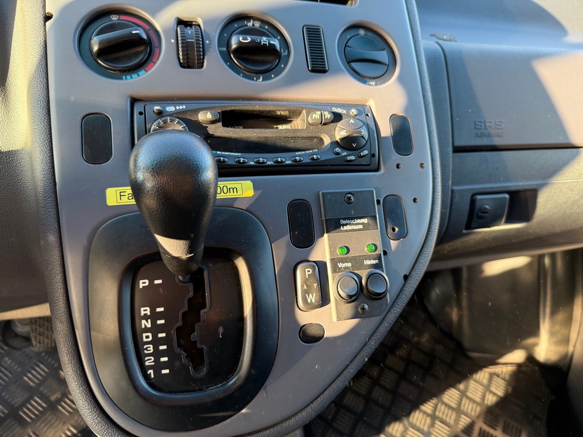MERCEDES-BENZ Vito 113 2.0i-16-image-8