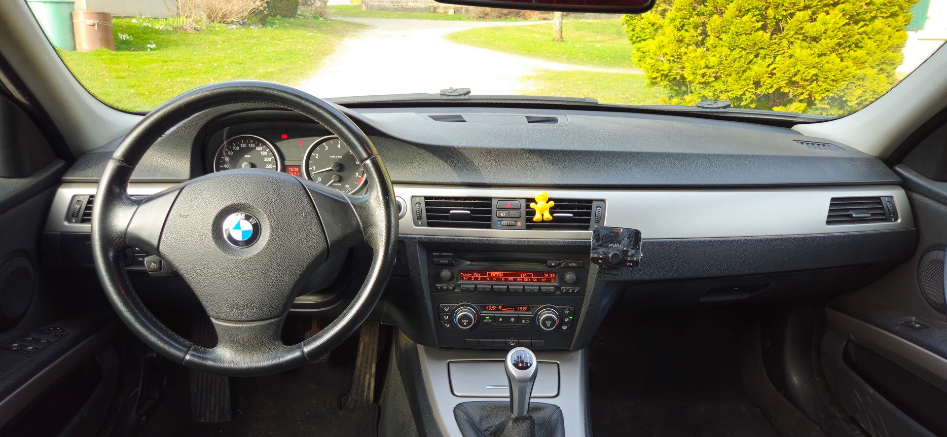 BMW 325xi Touring-image-3