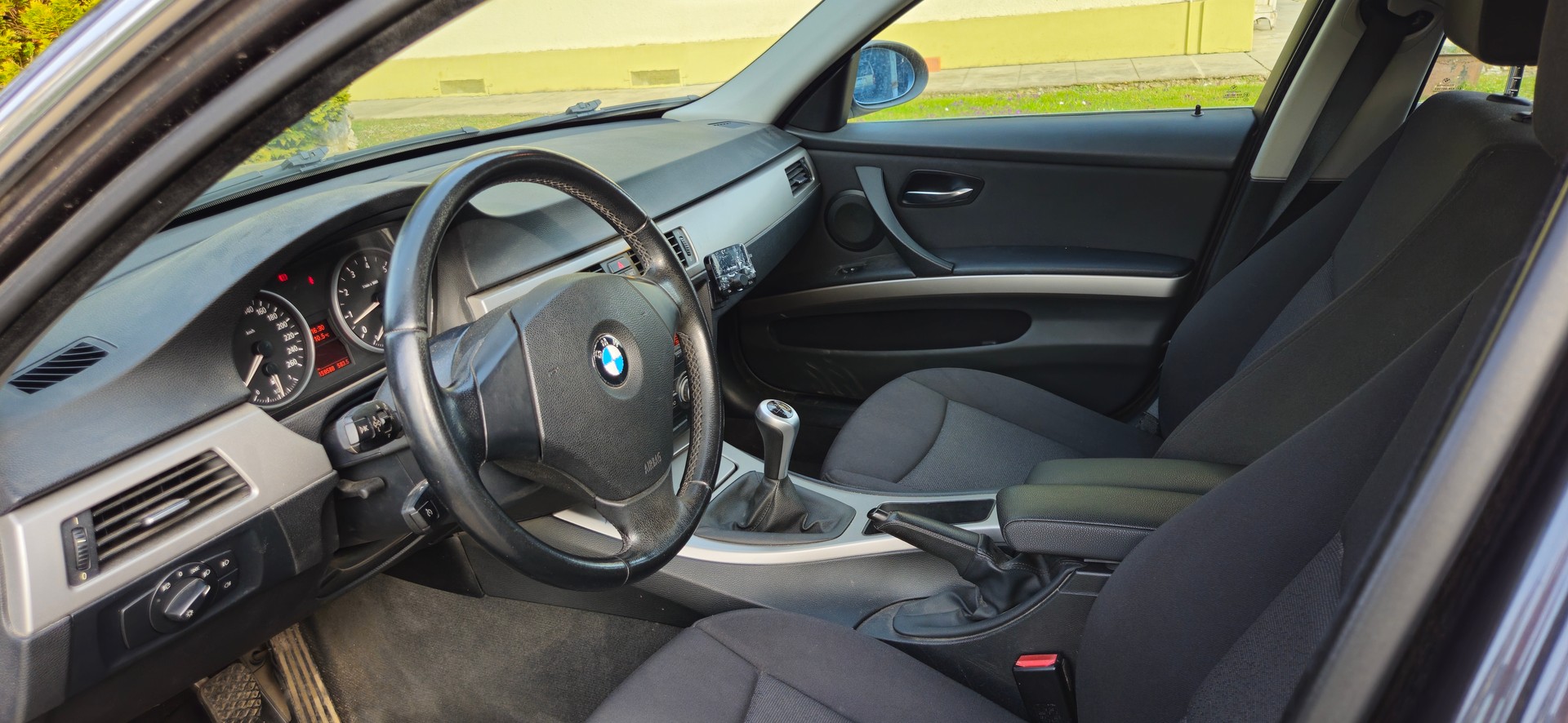 BMW 325xi Touring-image-4