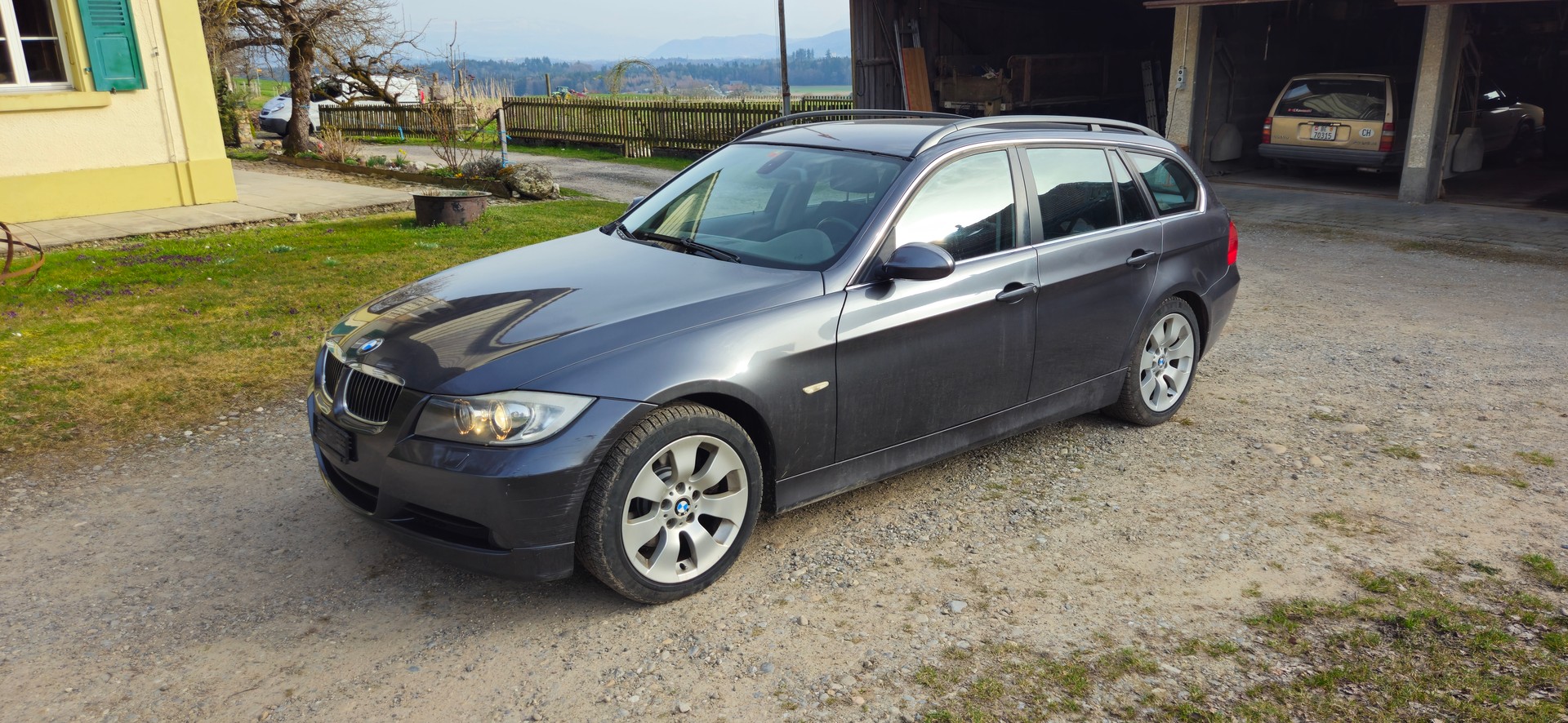 BMW 325xi Touring-image-0