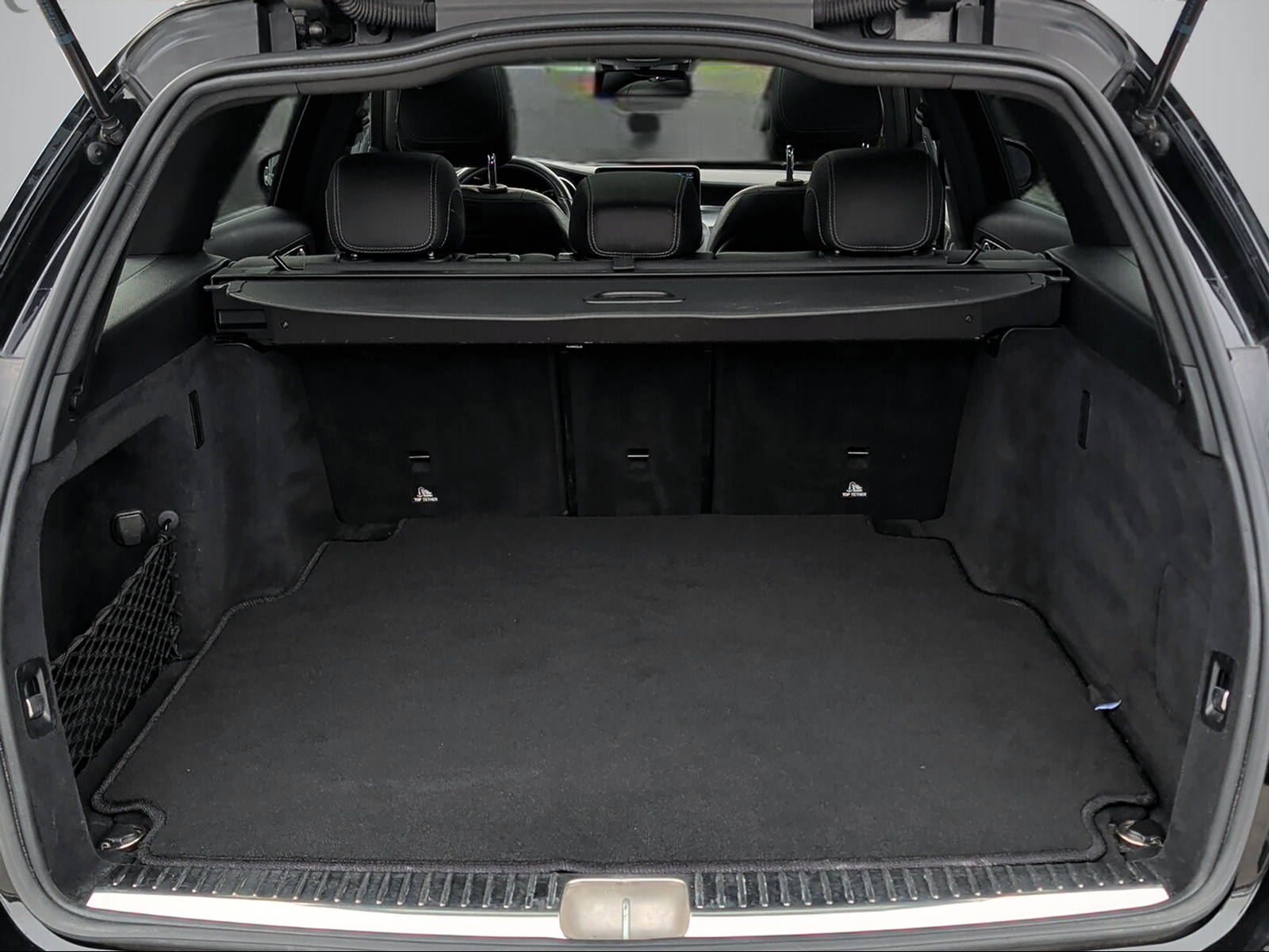 MERCEDES-BENZ C 200 Swiss Star AMG Line 4M 9G-Tronic-image-8