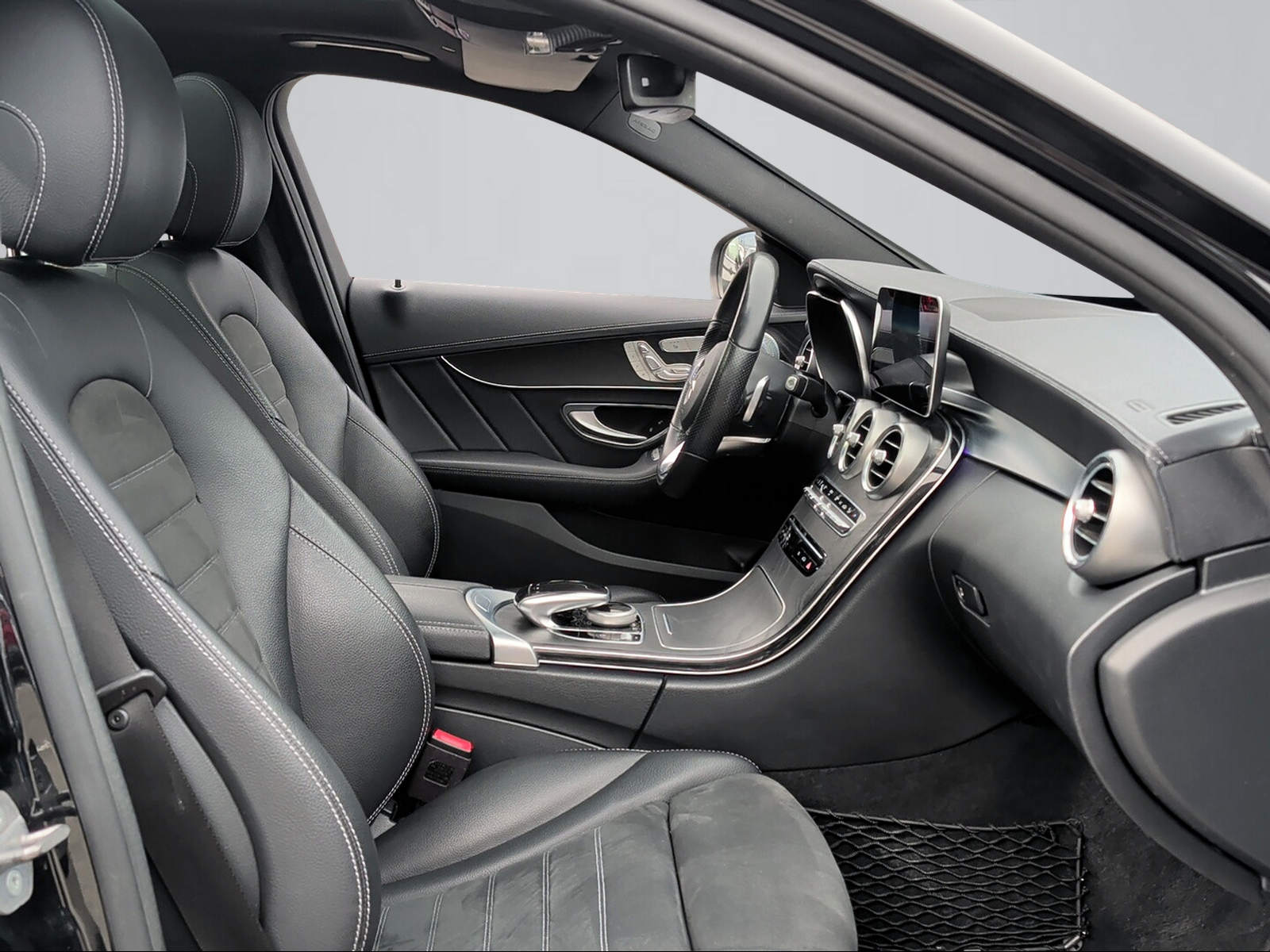 MERCEDES-BENZ C 200 Swiss Star AMG Line 4M 9G-Tronic-image-6