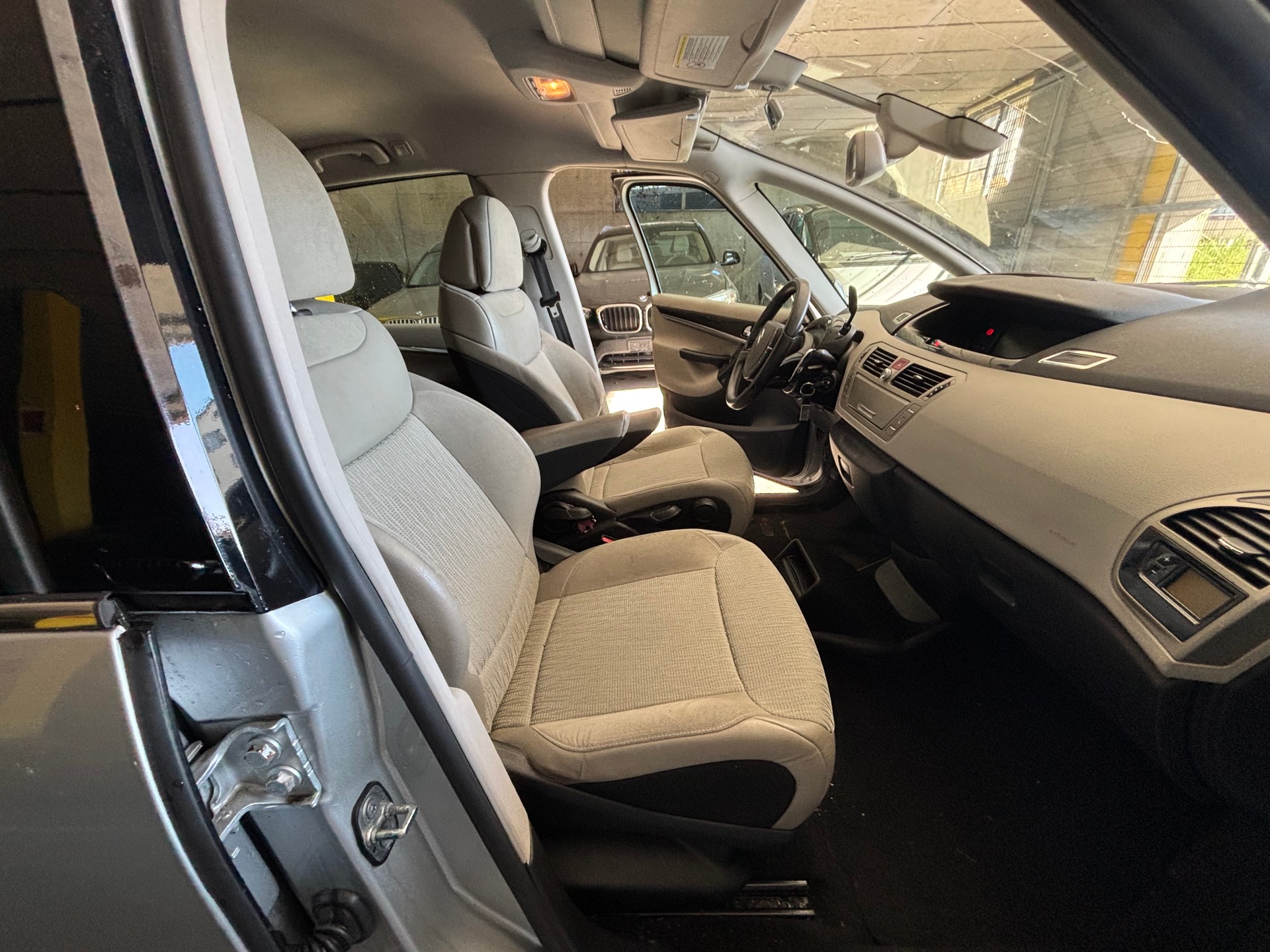 CITROEN Grand C4 Picasso 2.0 HDI Exclusive Automatic-image-8