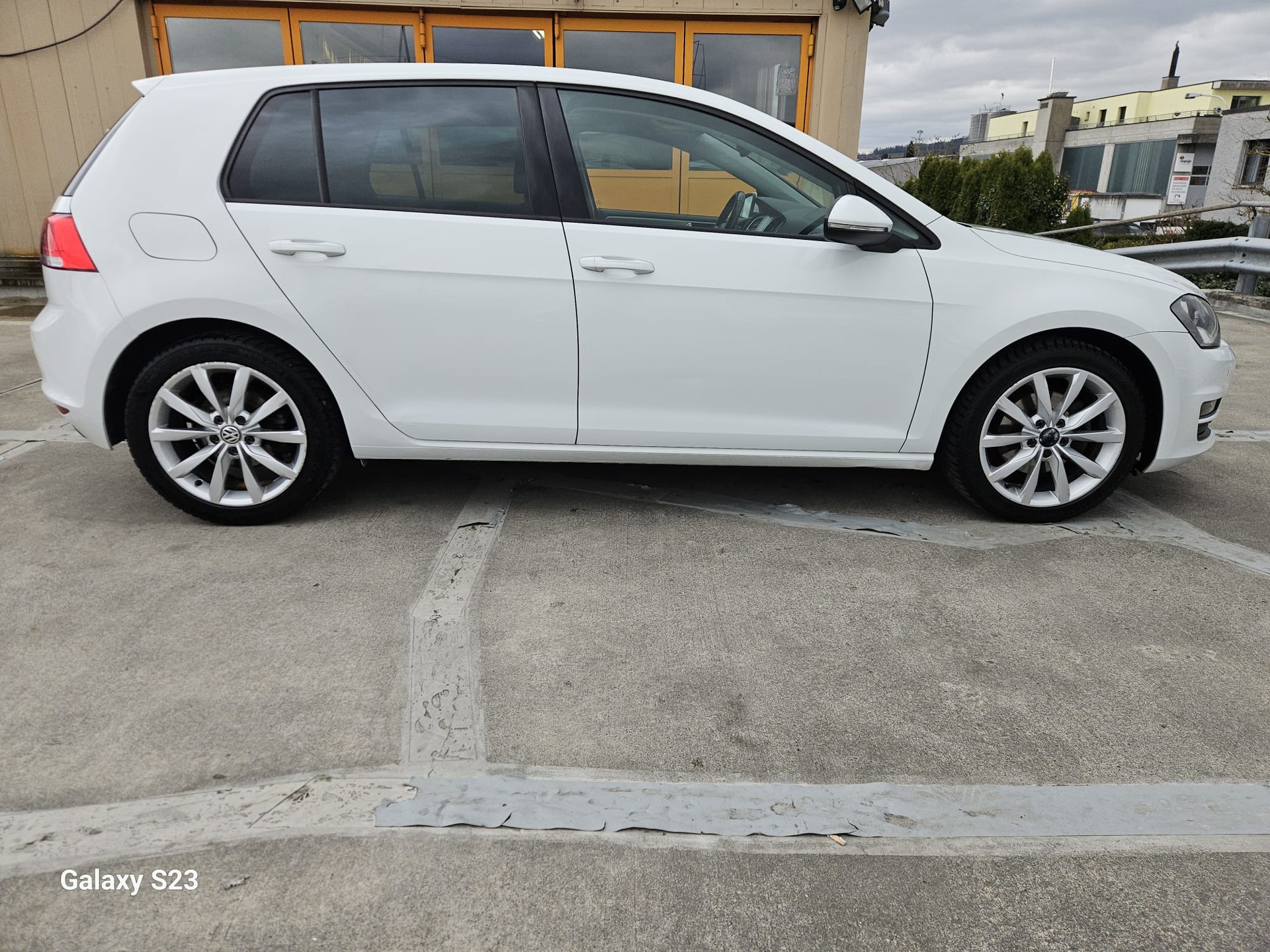 VW Golf 2.0 TDI Comfortline 4Motion-image-4