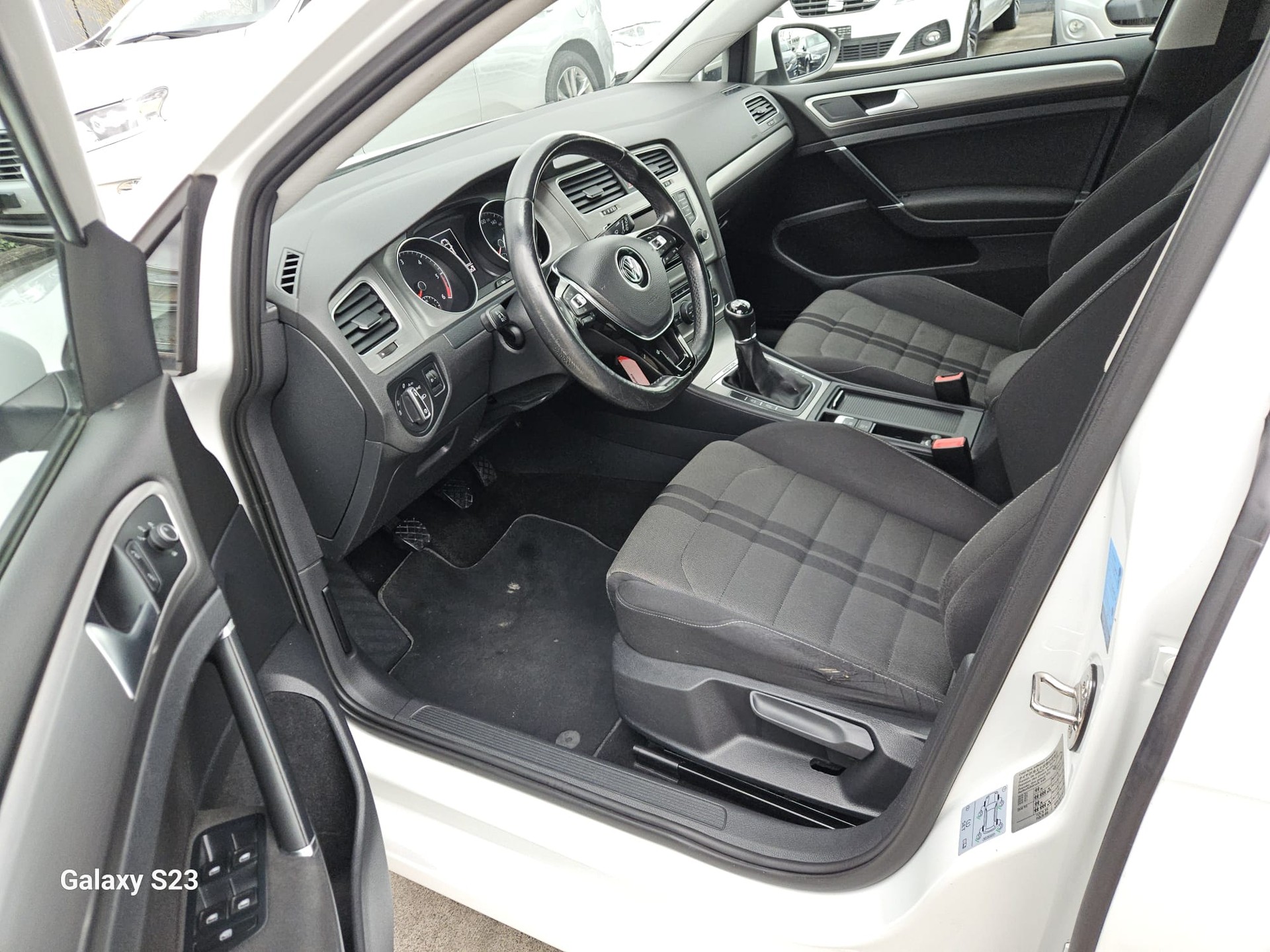 VW Golf 2.0 TDI Comfortline 4Motion-image-10