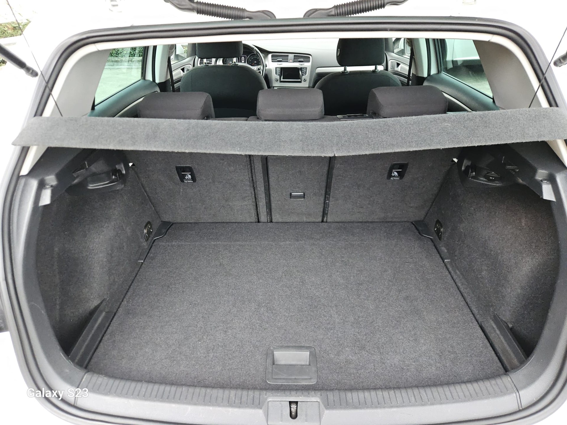 VW Golf 2.0 TDI Comfortline 4Motion-image-9