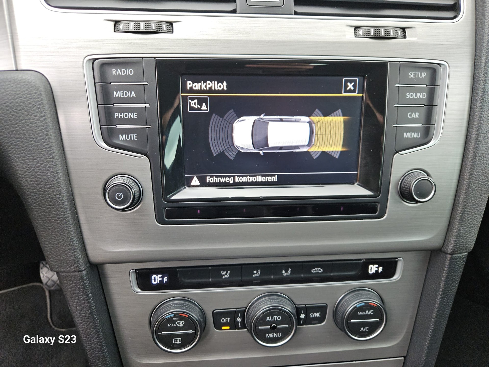 VW Golf 2.0 TDI Comfortline 4Motion-image-11